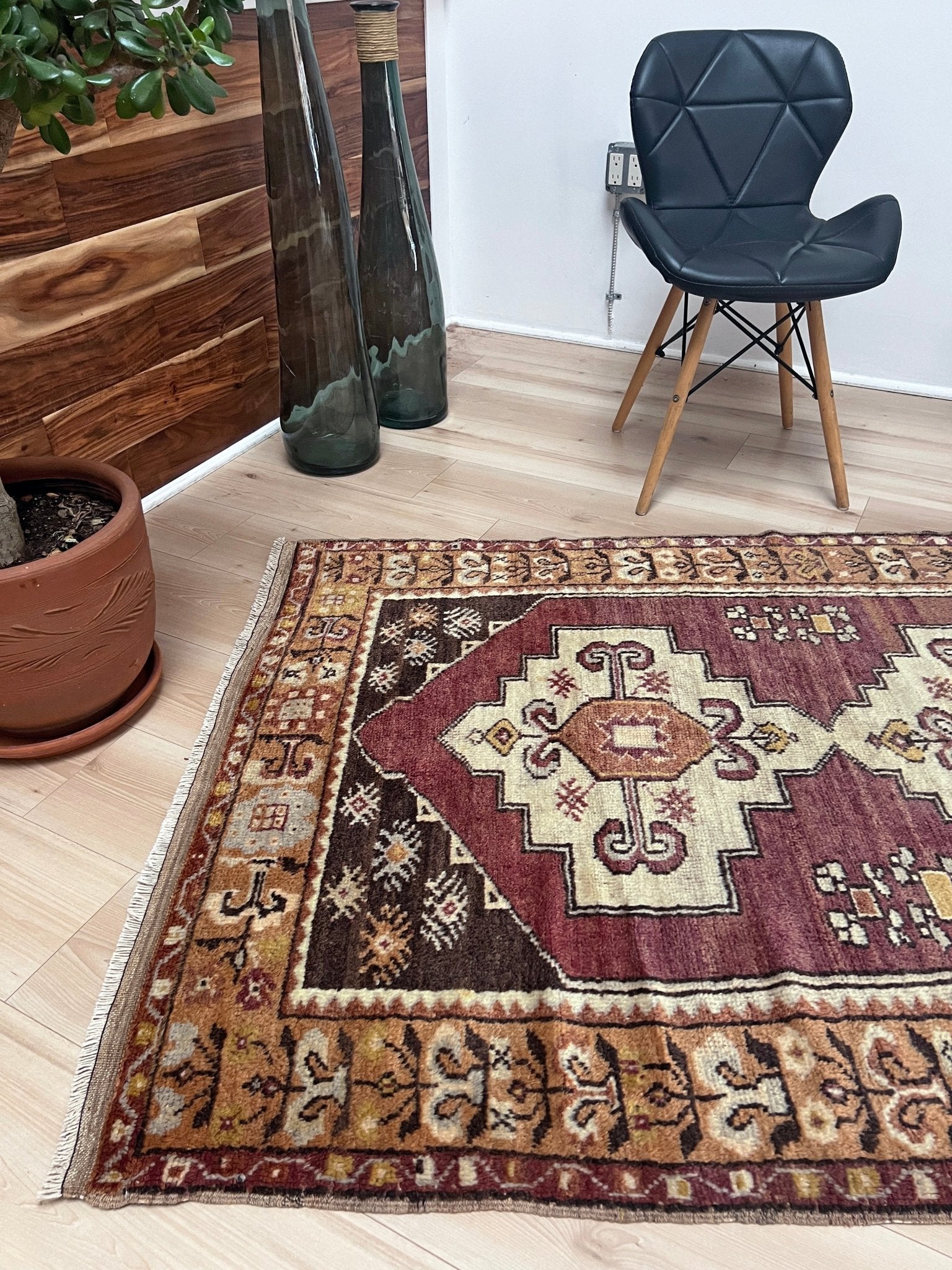 Maden vintage small turkish rug shop san francisco bay area. 3x5 handmade wool rug. Buy handmade rug online free shipping