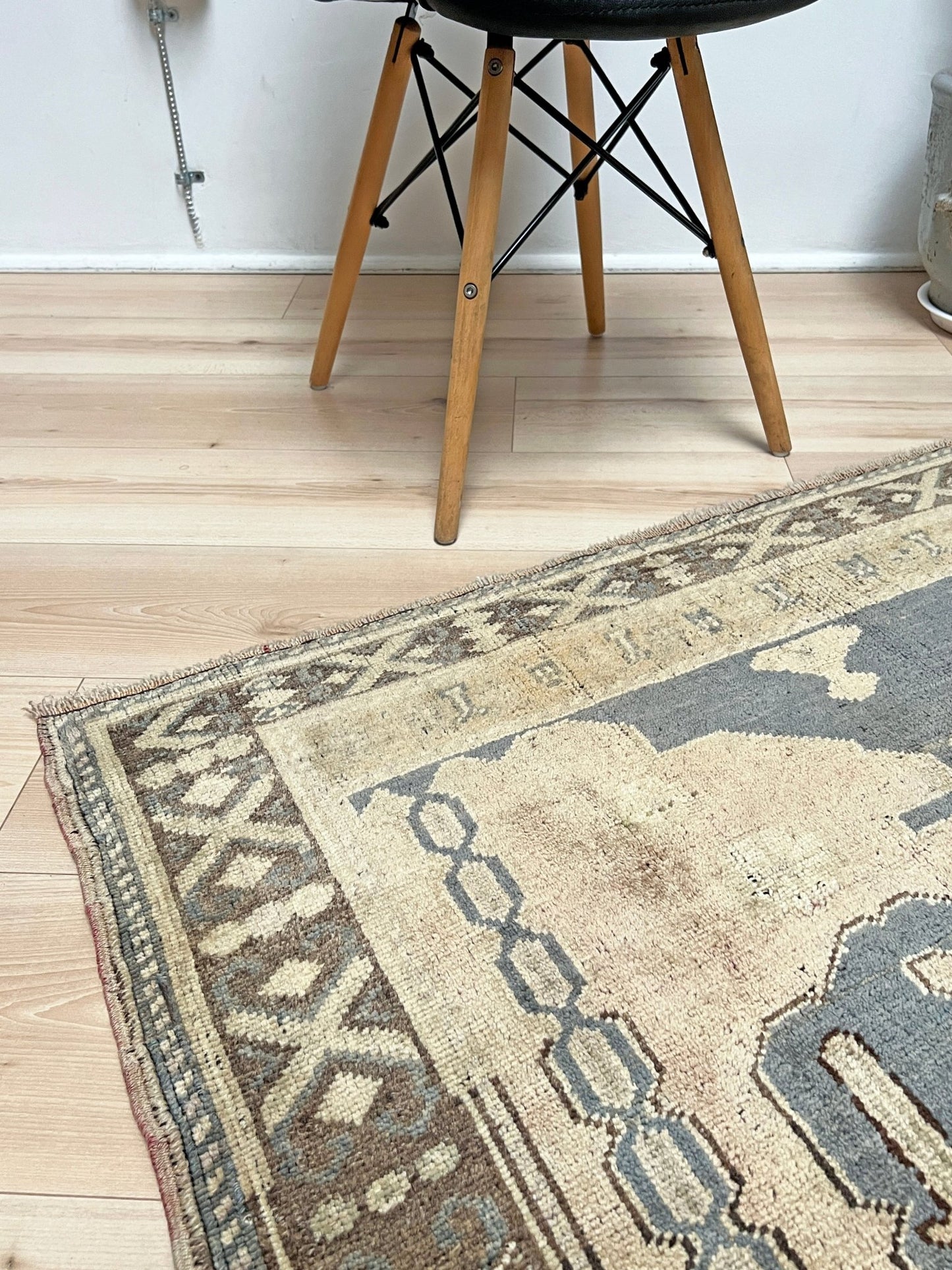 Konya muted Handmade wool small turkish rug shop san francisco bay area. Buy handmade rug online free shipping USA Canada.