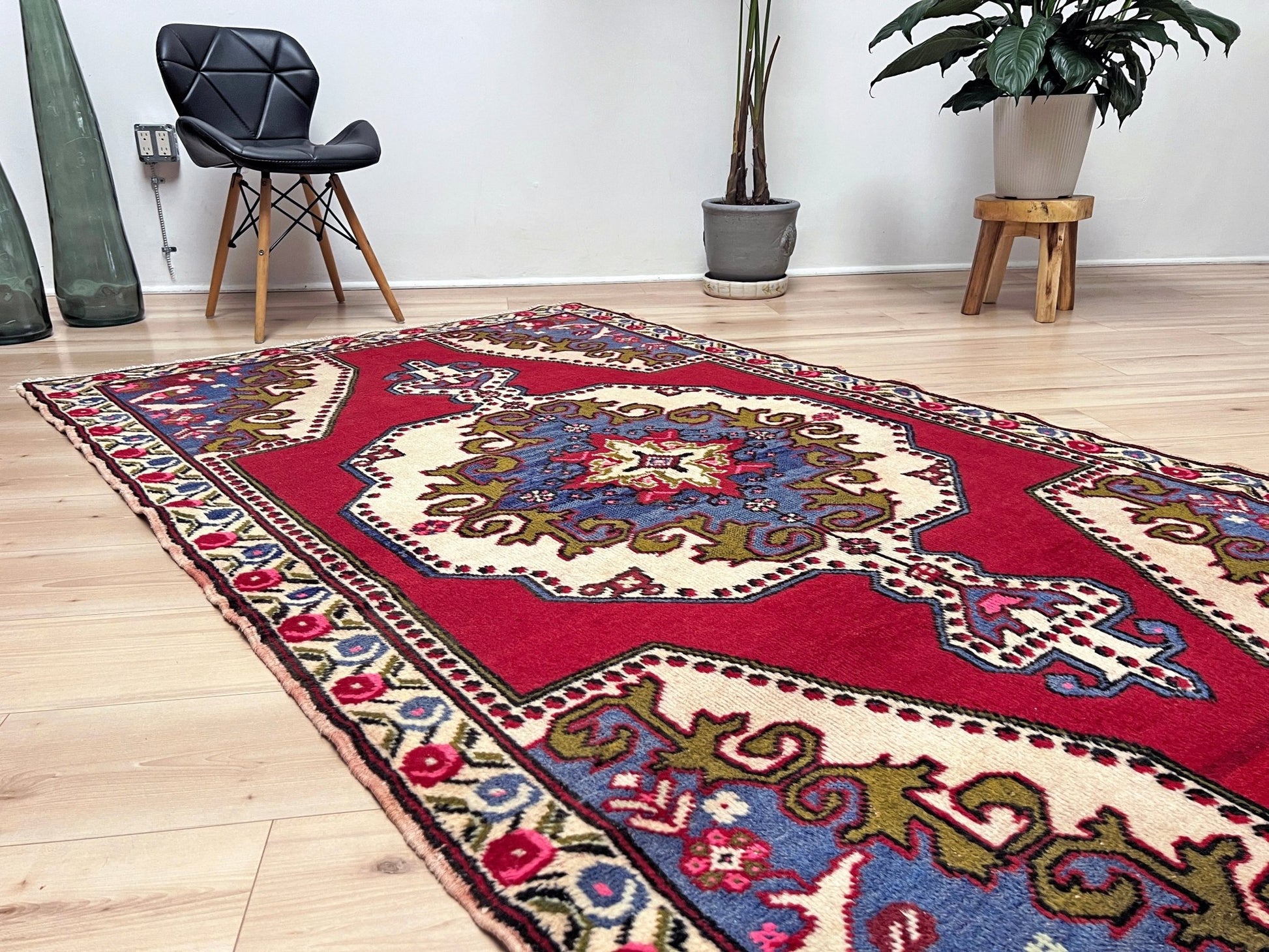 Maden vintage small turkish rug shop san francisco bay area. 3x5 handmade wool rug. Buy handmade rug online free shipping