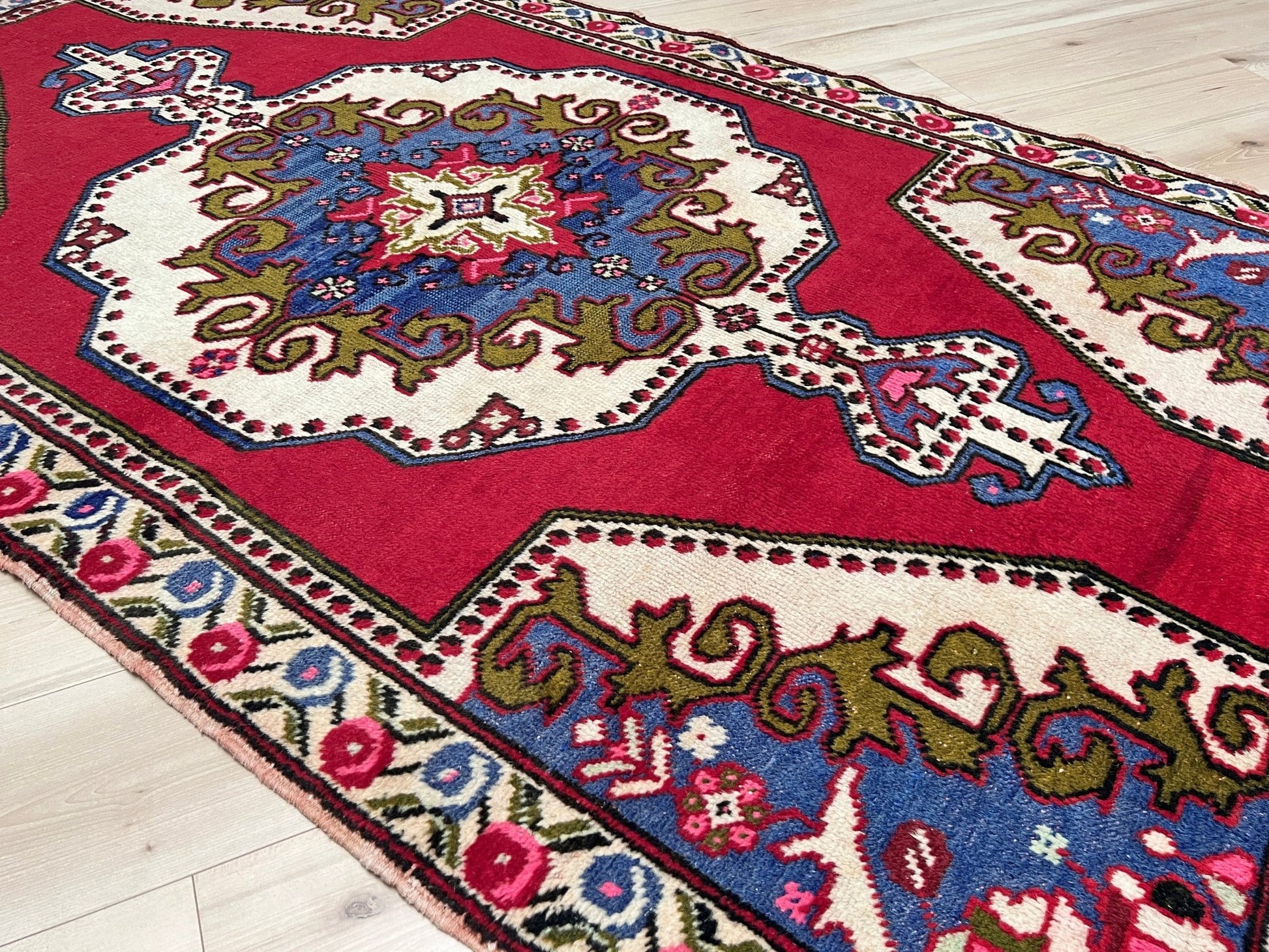 Maden vintage small turkish rug shop san francisco bay area. 3x5 handmade wool rug. Buy handmade rug online free shipping