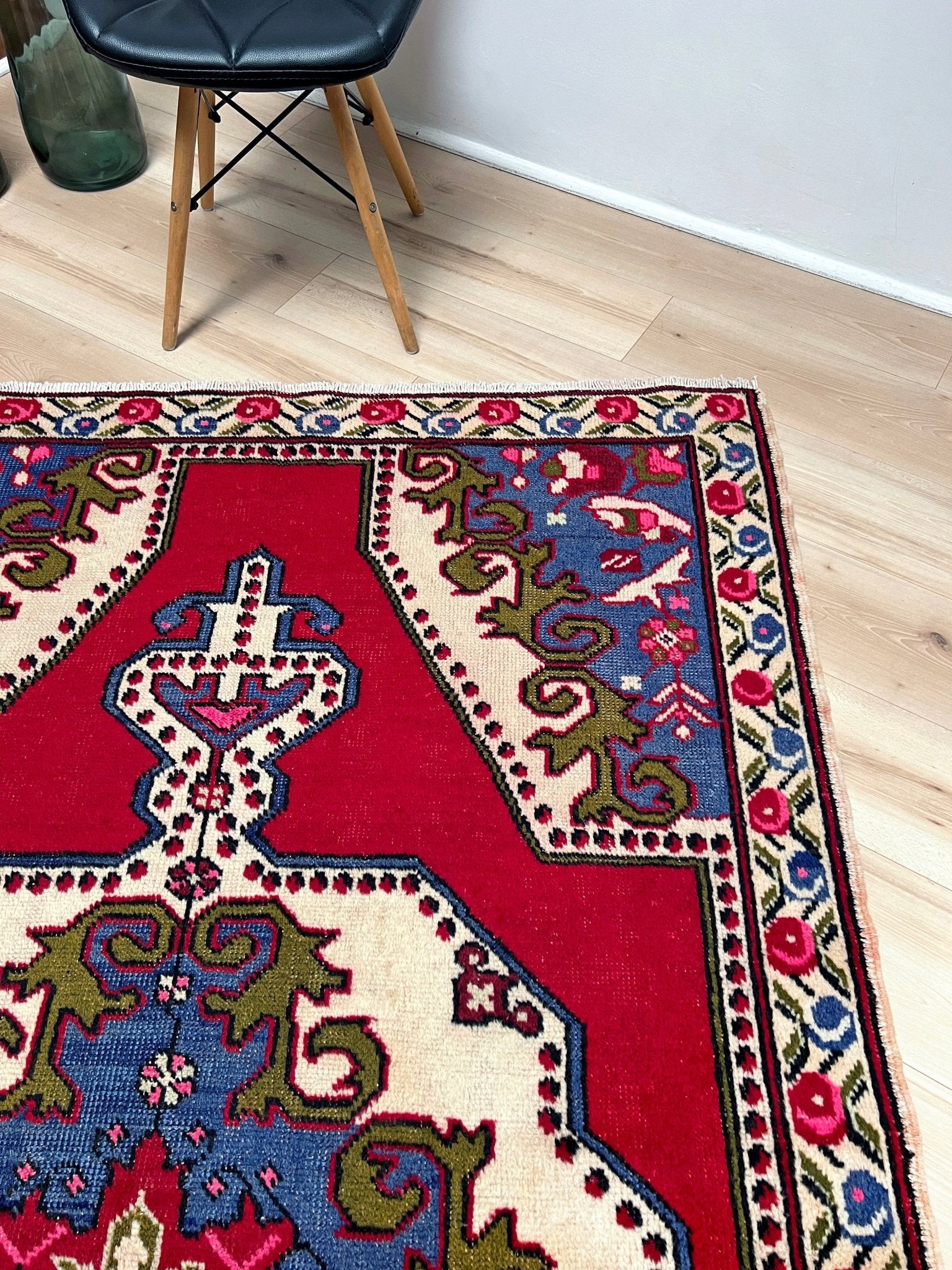 Maden vintage small turkish rug shop san francisco bay area. 3x5 handmade wool rug. Buy handmade rug online free shipping