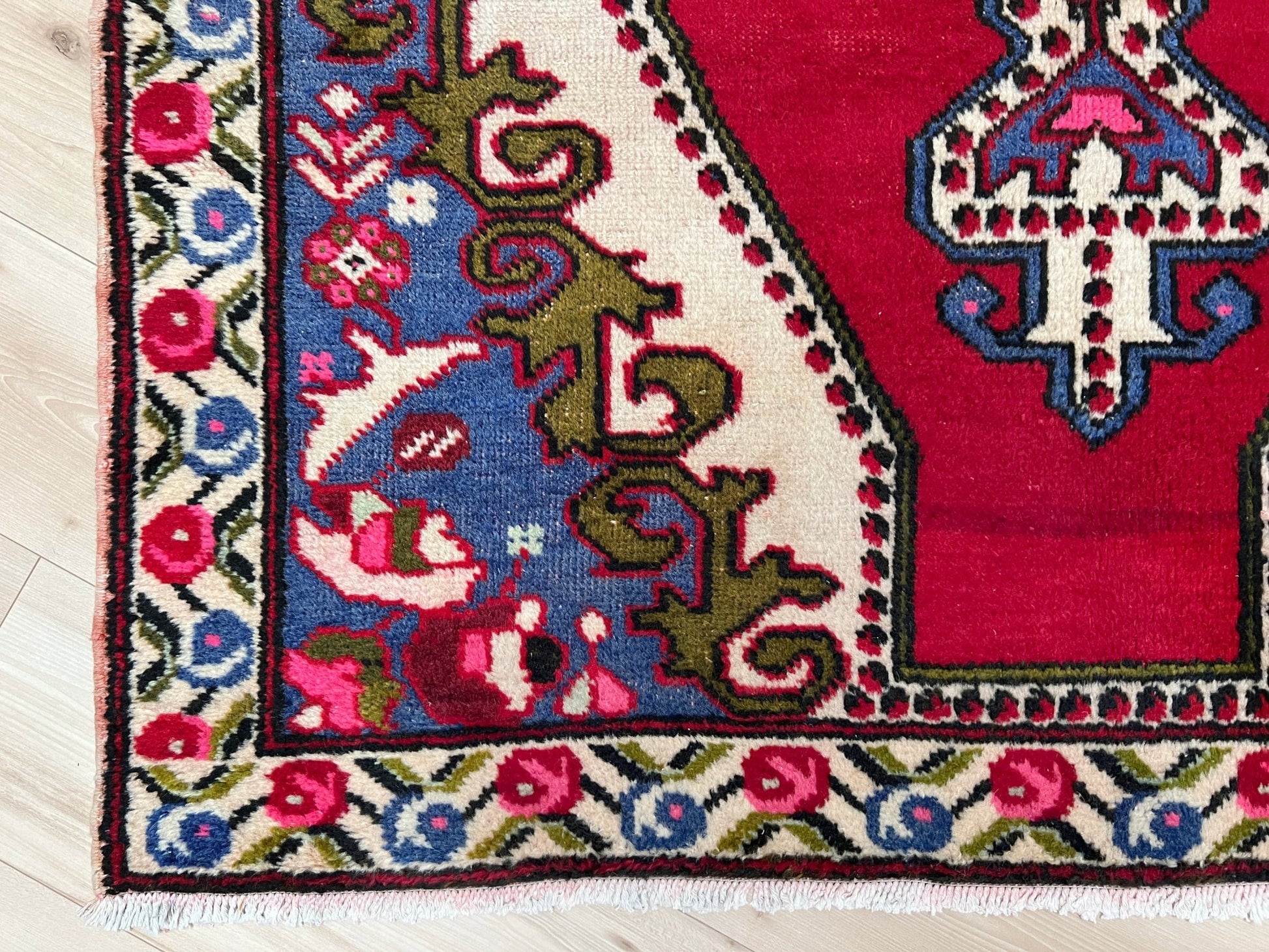 Maden vintage small turkish rug shop san francisco bay area. 3x5 handmade wool rug. Buy handmade rug online free shipping