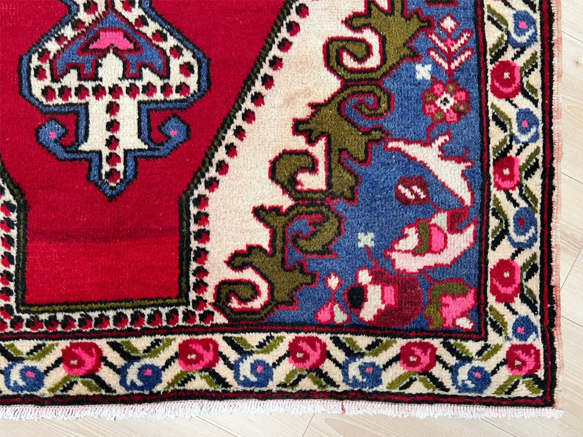 Maden vintage small turkish rug shop san francisco bay area. 3x5 handmade wool rug. Buy handmade rug online free shipping