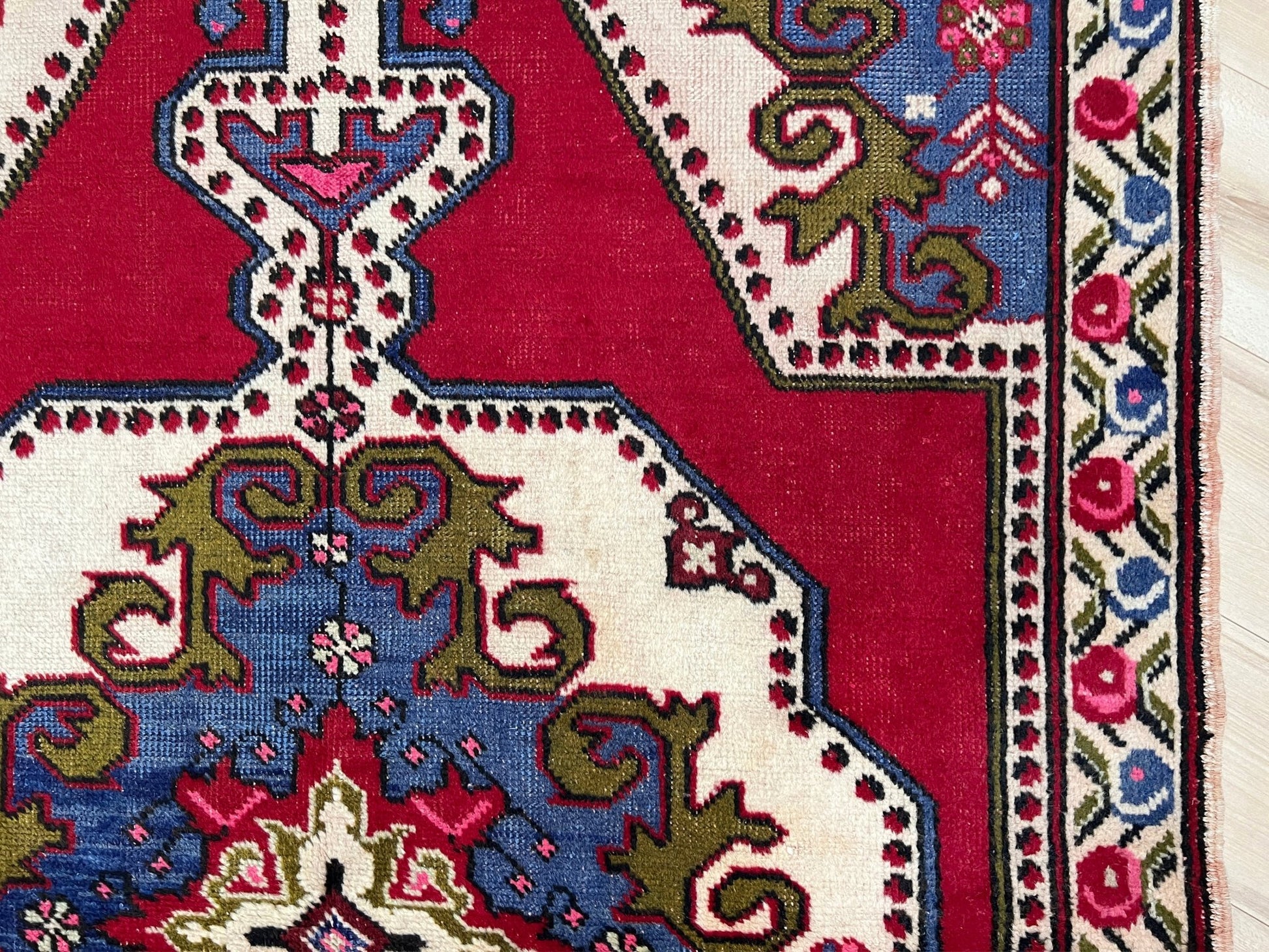 Maden vintage small turkish rug shop san francisco bay area. 3x5 handmade wool rug. Buy handmade rug online free shipping