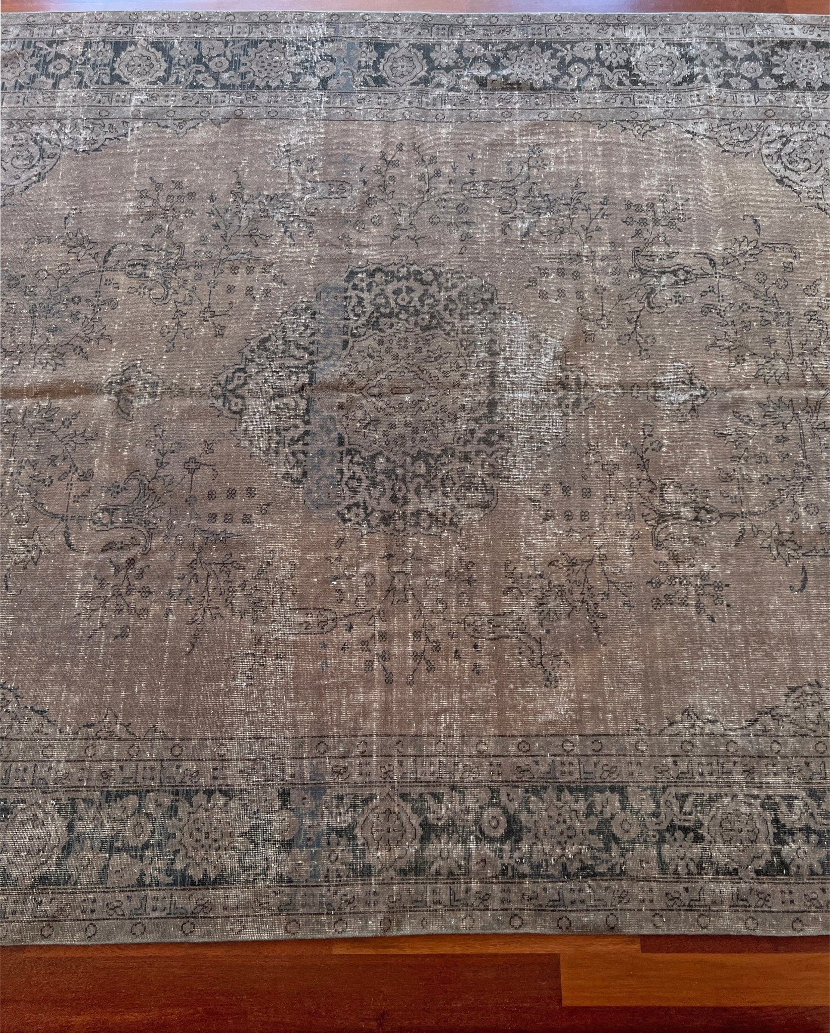 distressed vintage turkish rug.  Affordable handmade modern rug palo alto, berkeley. Buy oriental rug online rug shop