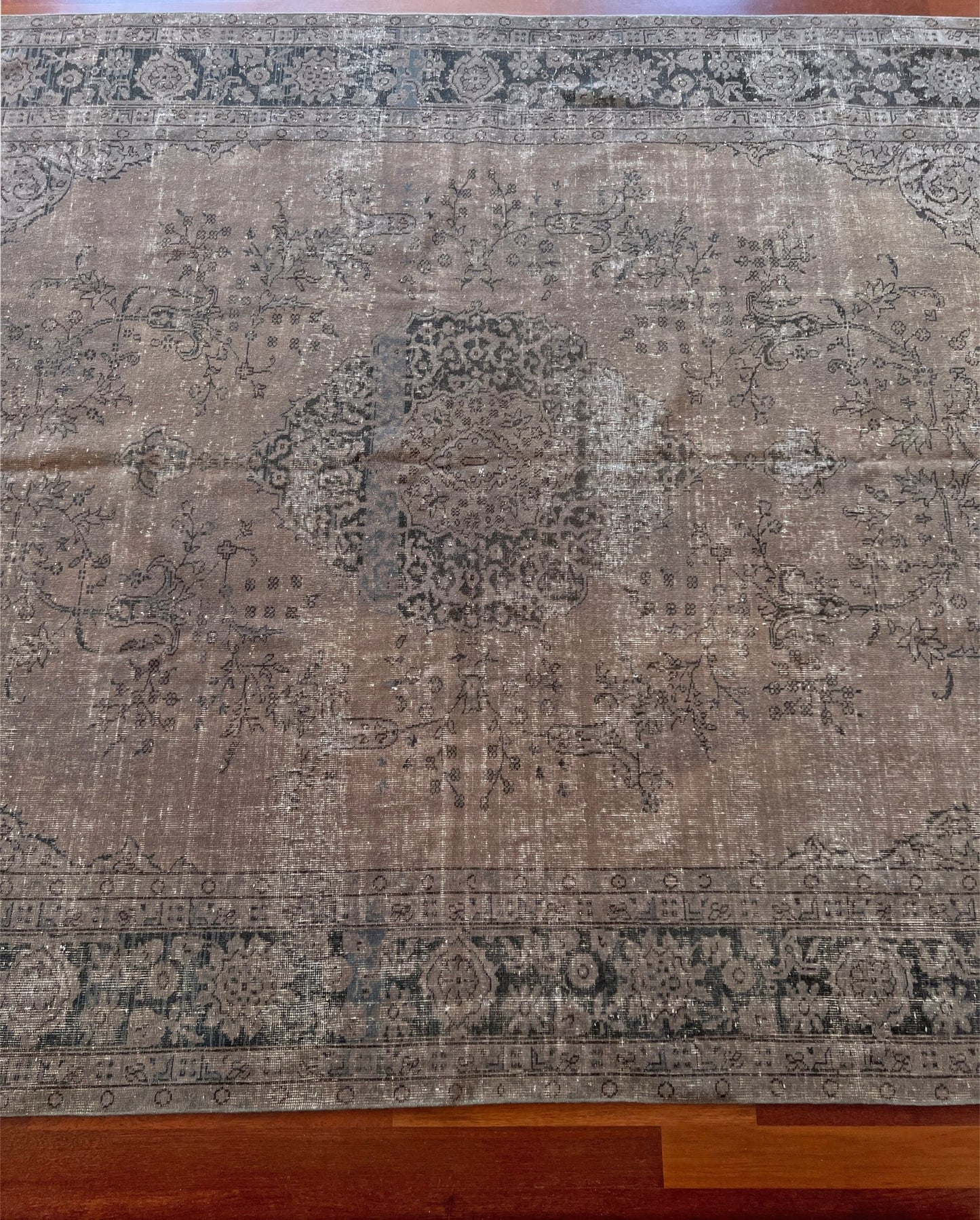 distressed vintage turkish rug.  Affordable handmade modern rug palo alto, berkeley. Buy oriental rug online rug shop