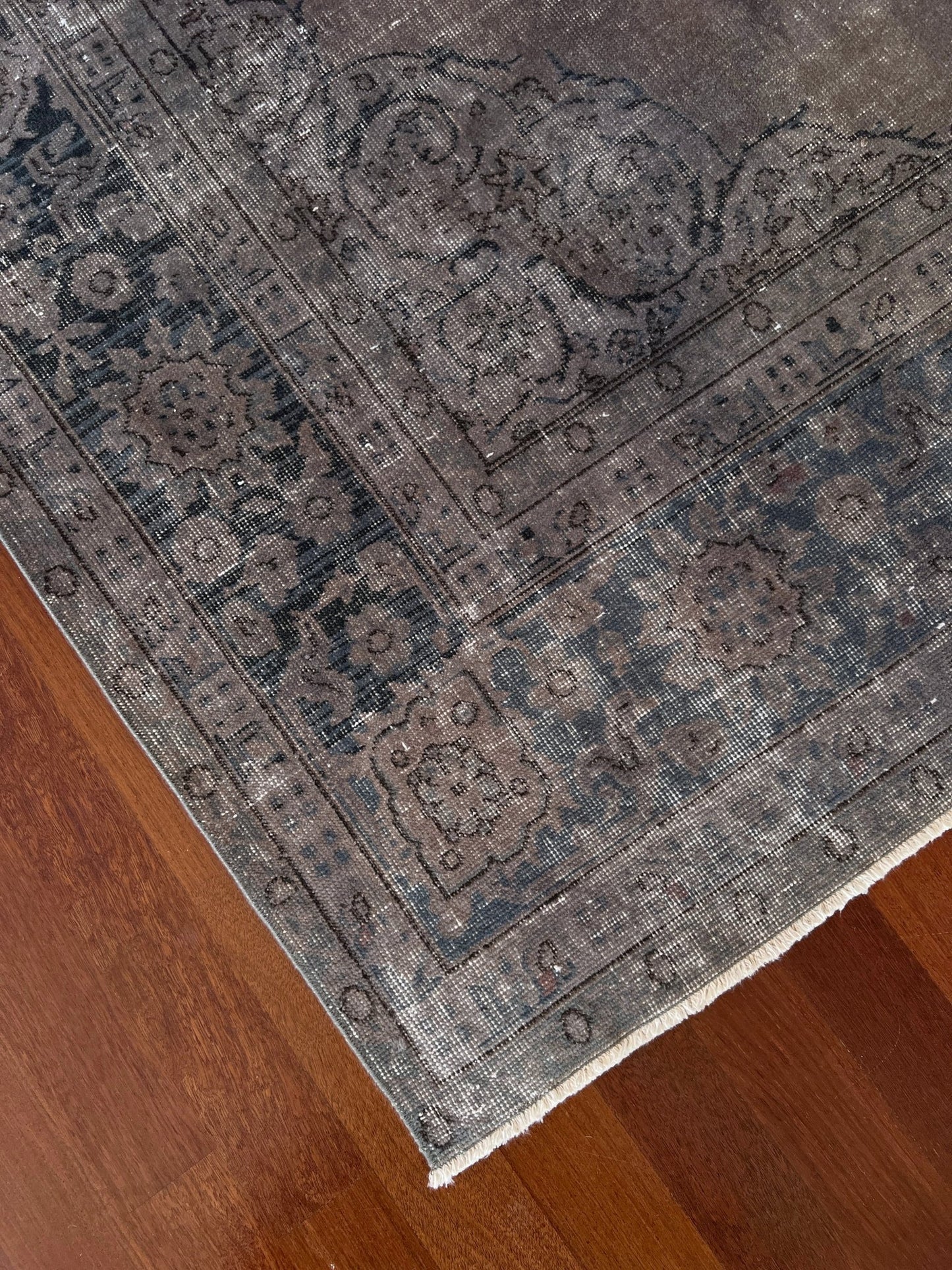 vintage turkish rug. Extra large rug for living room, dining, bedroom, office. oriental rug shop san francisco bay area.