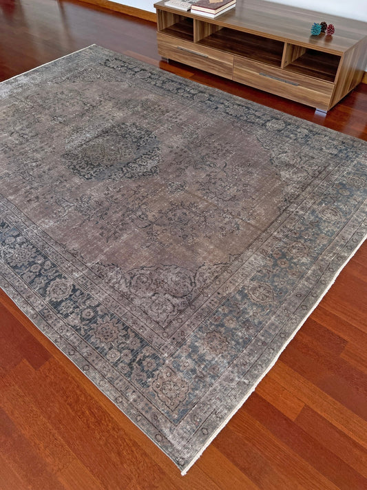 distressed vintage turkish rug.  Affordable handmade modern rug palo alto, berkeley. Buy oriental rug online rug shop