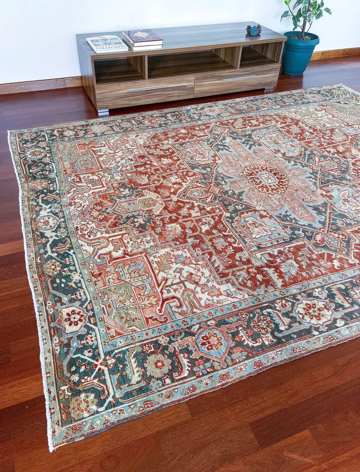 Large heriz persian area rug Oriental rug shop San francisco bay area. Buy oriental rug shop online free shipping