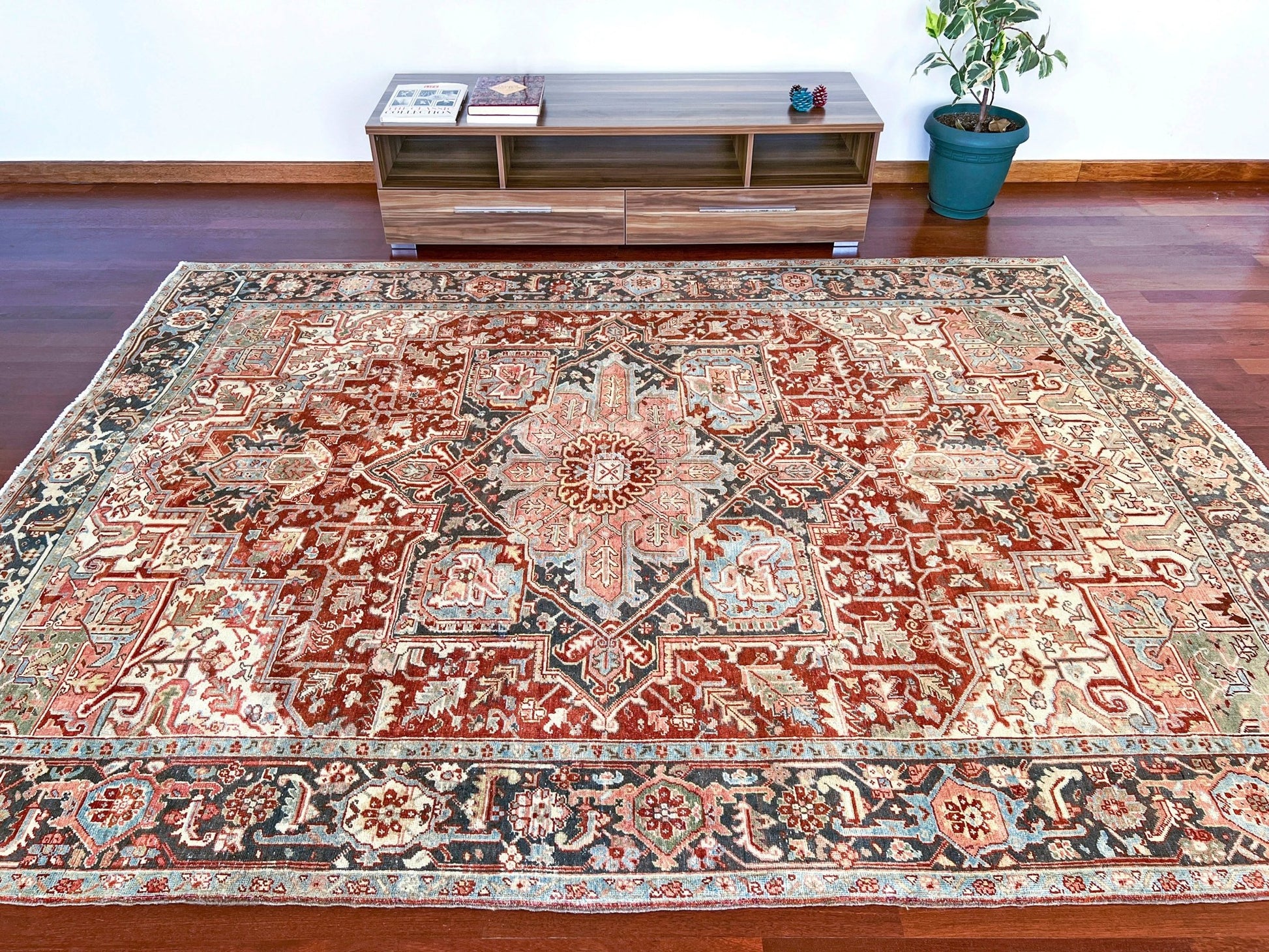 Large heriz persian area rug Oriental rug shop San francisco bay area. Buy oriental rug shop online free shipping