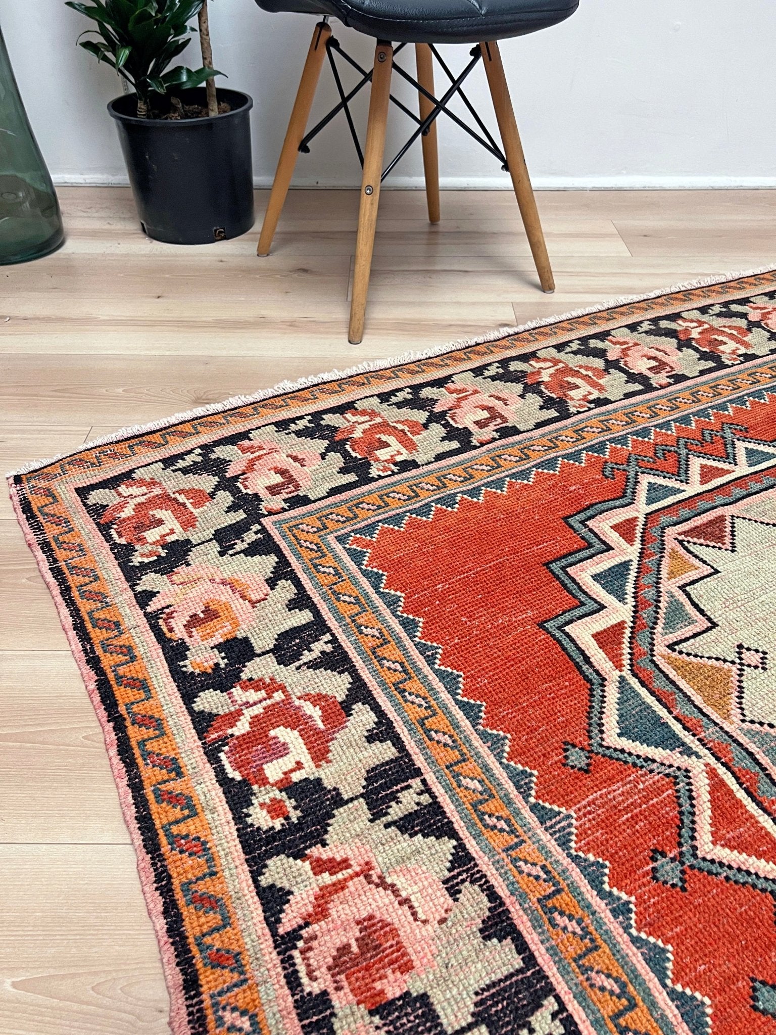 derbend karabagh caucasian rug. Oriental rug shop San Francisco Bay Area. Wide runner handmade wool rug. Buy rug online