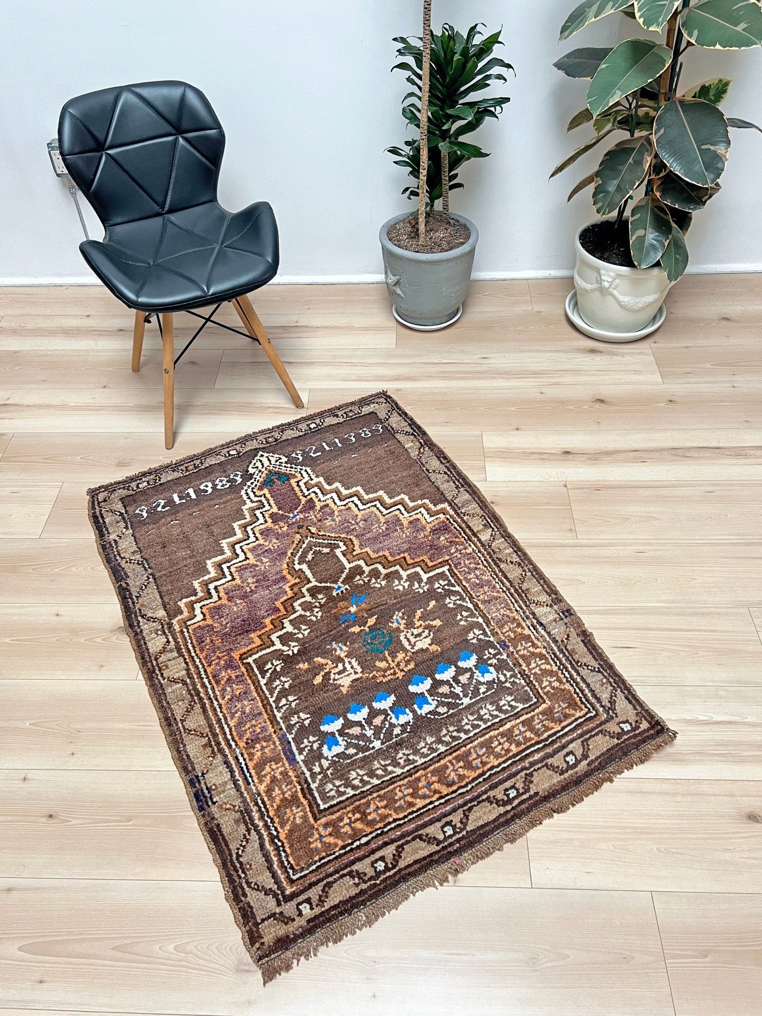 Kars Wool vintage turkish mini rug. Handmade turkish rug shop san francisco bay area. Buy handmade wool rug online