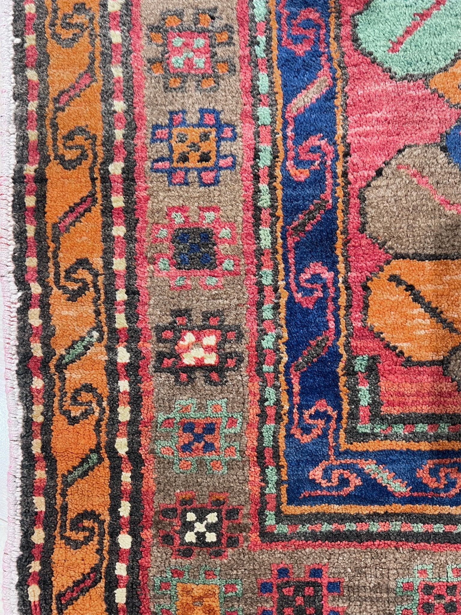 Derbend caucasian rug. Handmade wide runner rug. Oriental rug shop San Francisco Bay Area. Buy wool rug online