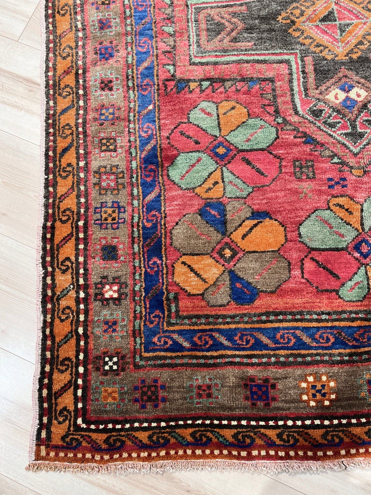 Derbend caucasian rug. Handmade wide runner rug. Oriental rug shop San Francisco Bay Area. Buy wool rug online