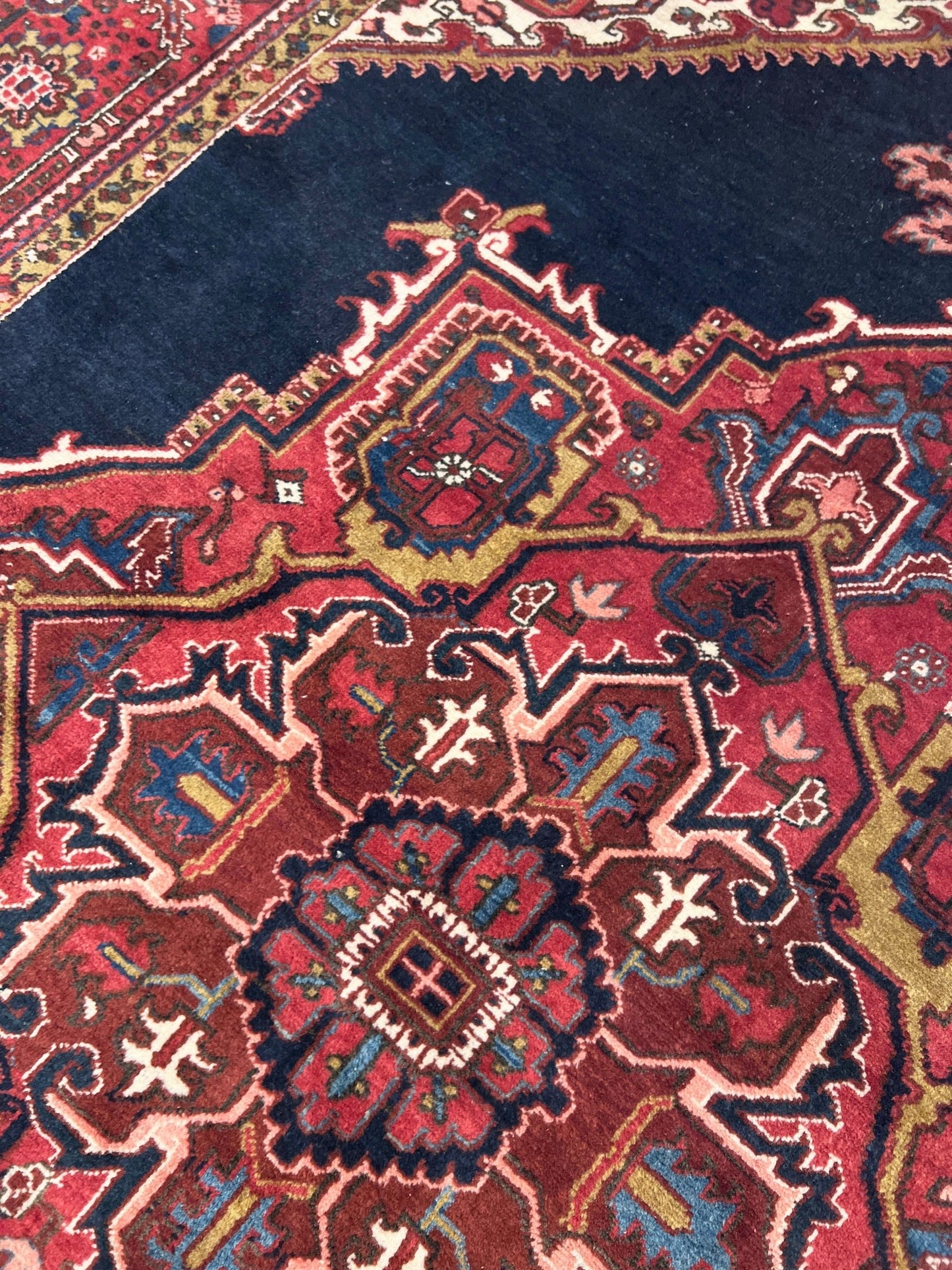 Large heriz vintage persian rug. oriental rug shop san francisco bay area. Buy persian rug online free shipping to US Canada.