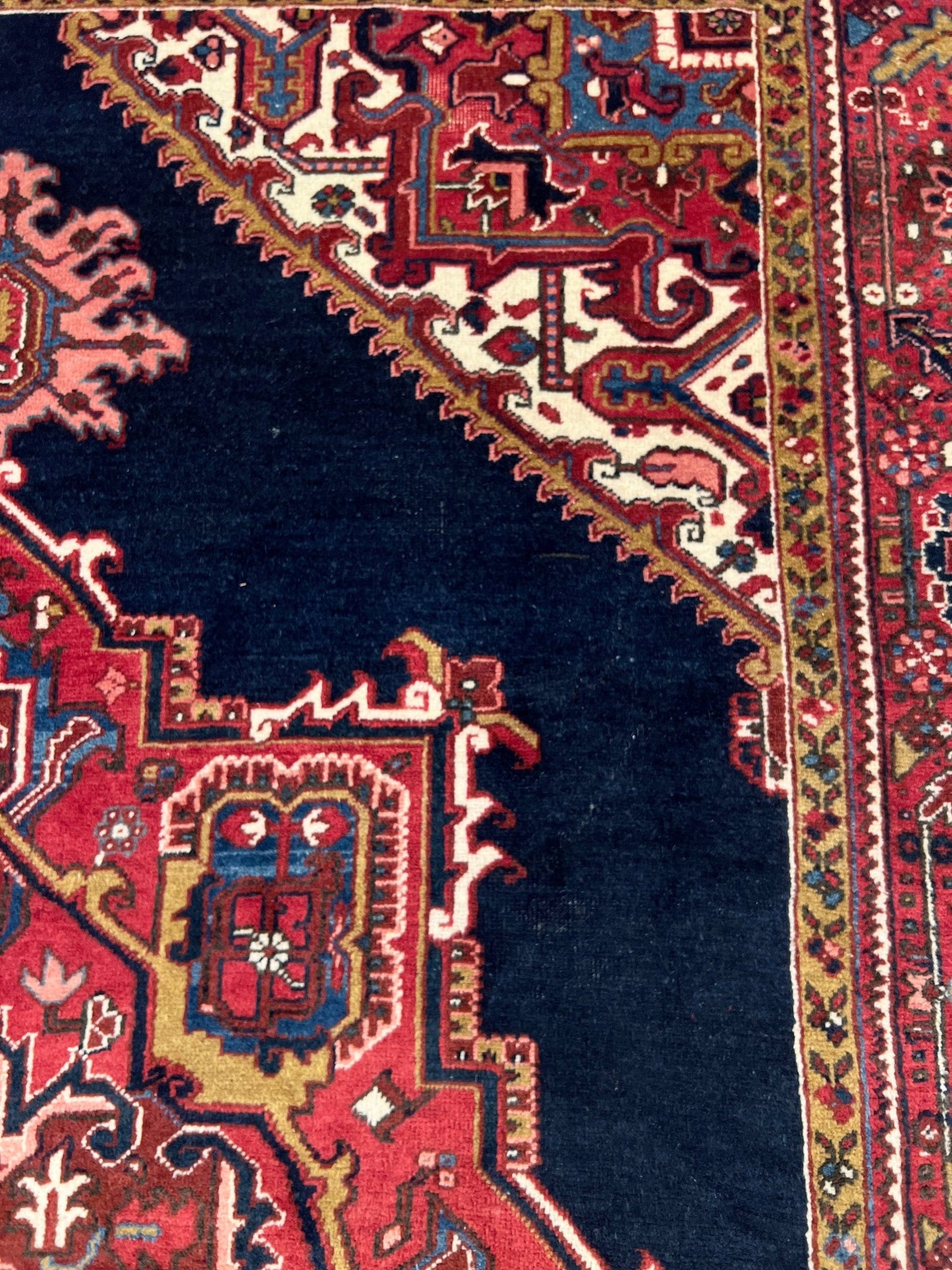 Large heriz vintage persian rug. oriental rug shop san francisco bay area. Buy persian rug online free shipping to US Canada.