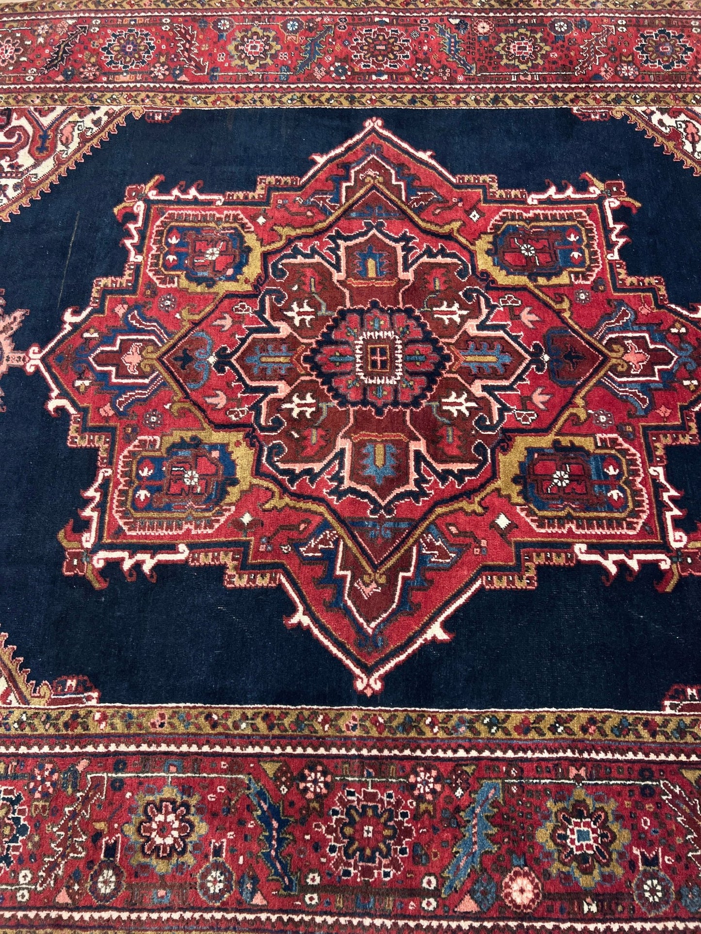 Large heriz vintage persian rug. oriental rug shop san francisco bay area. Buy persian rug online free shipping to US Canada.