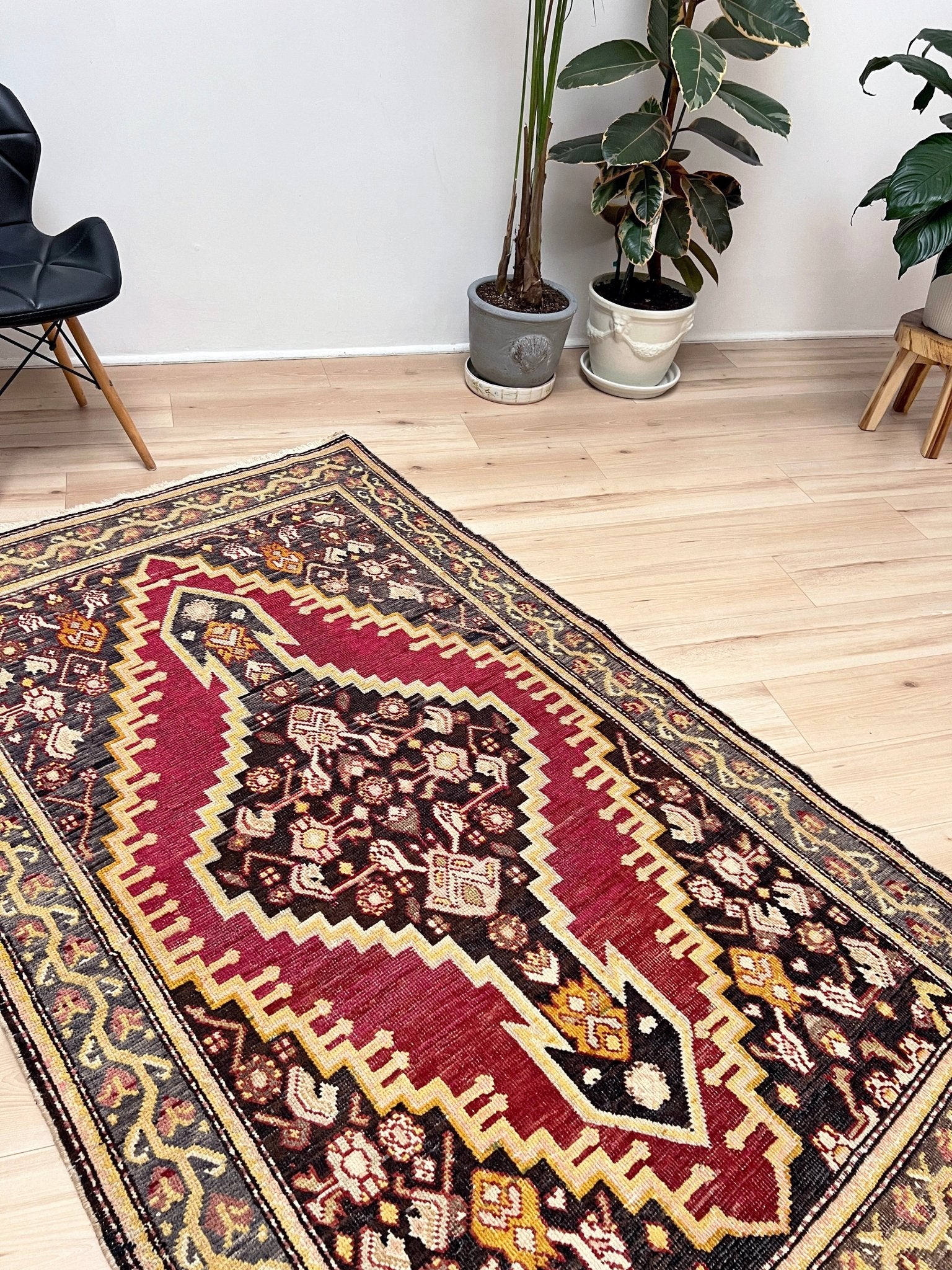 Derbend Caucasian 4x6 ft small Scatter handmade rug. Oriental rug shop San francisco bay area. Buy rug online free shipping