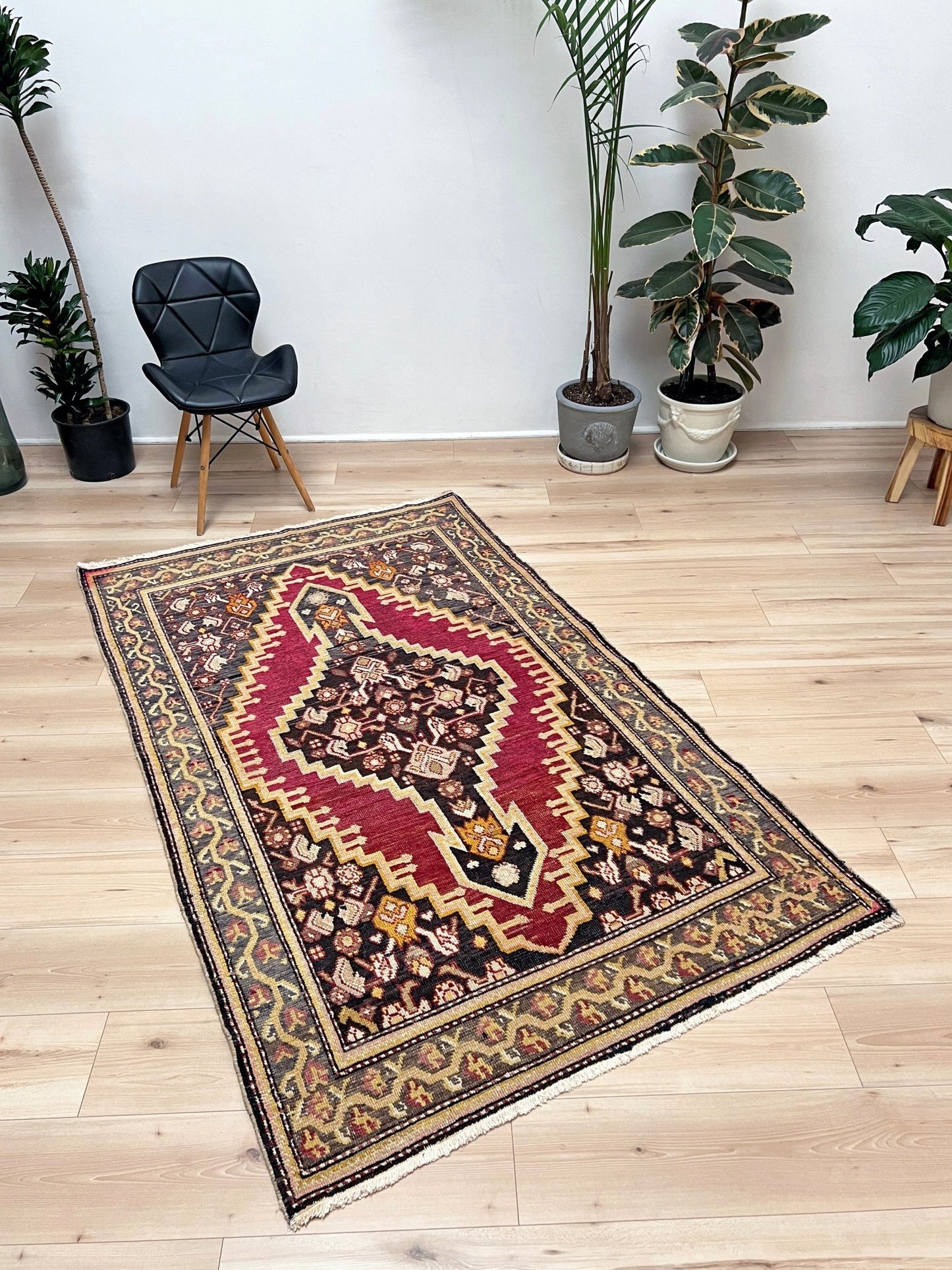 Derbend Caucasian 4x6 ft small Scatter handmade rug. Oriental rug shop San francisco bay area. Buy rug online free shipping