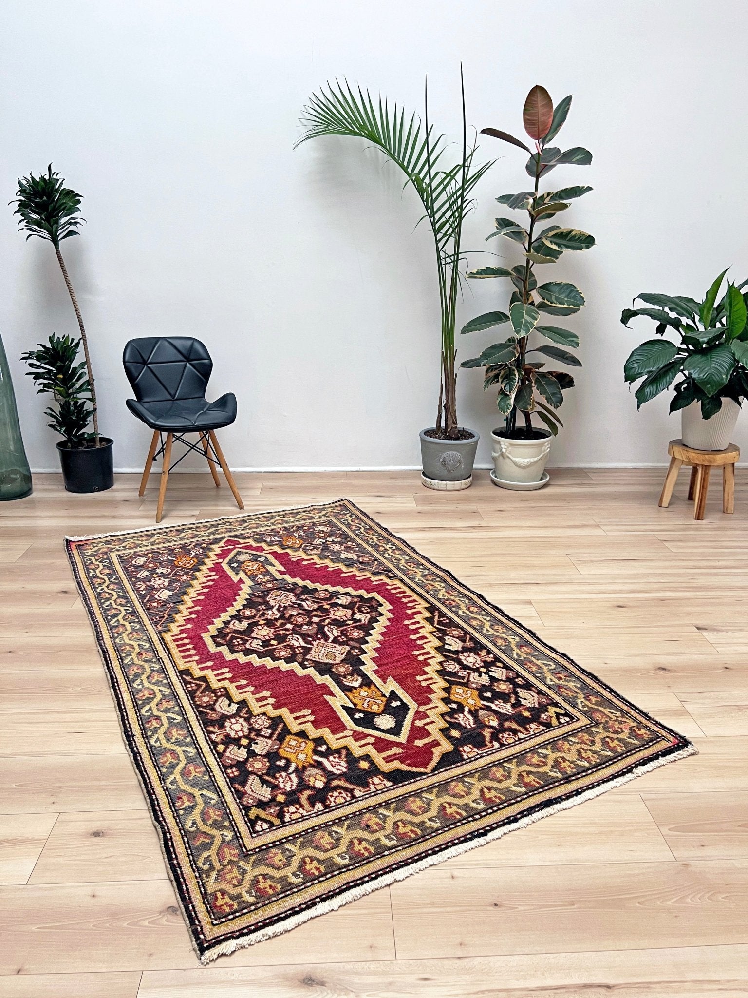 Derbend Caucasian 4x6 ft small Scatter handmade rug. Oriental rug shop San francisco bay area. Buy rug online free shipping