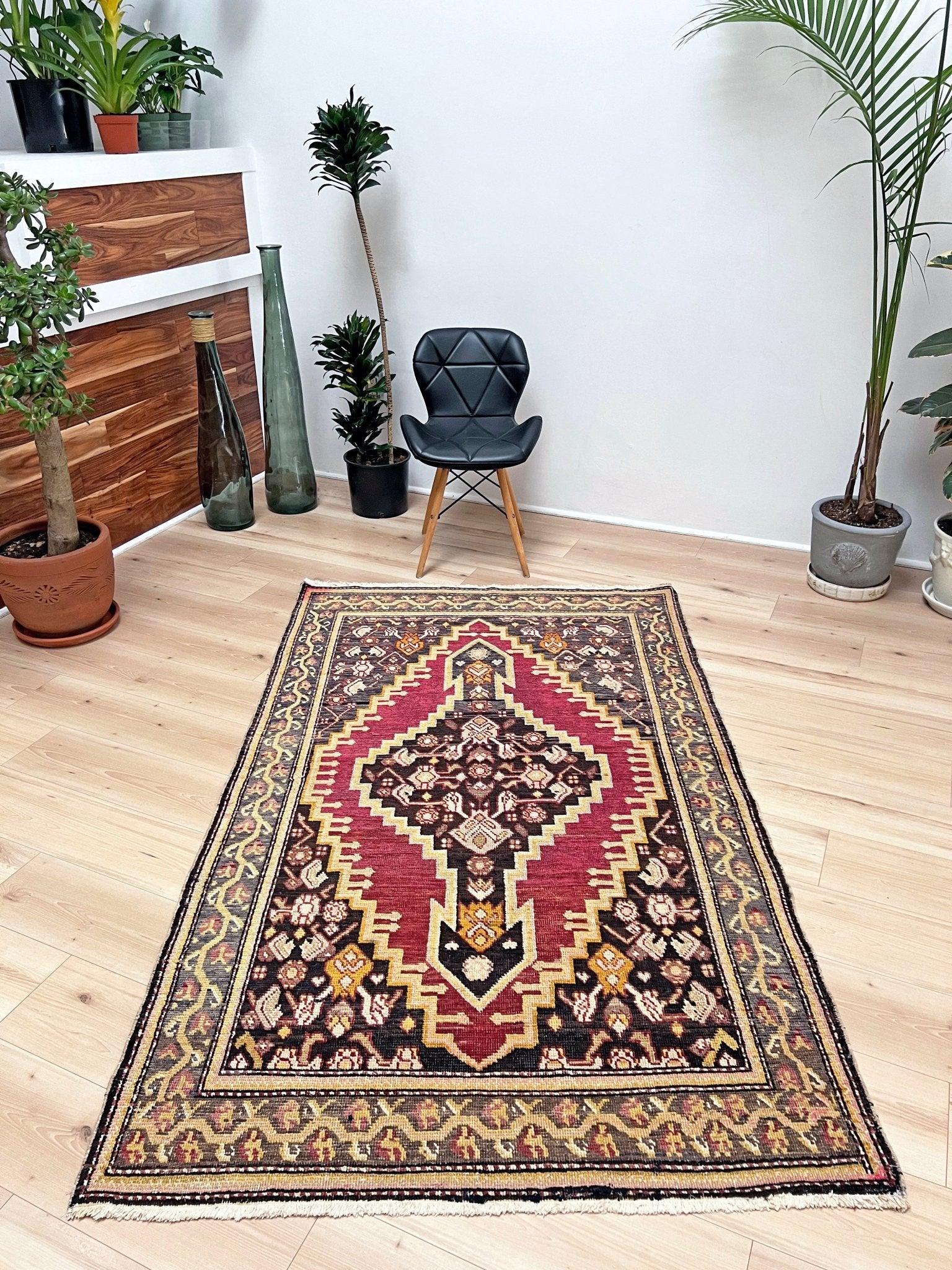 Derbend Caucasian 4x6 ft small Scatter handmade rug. Oriental rug shop San francisco bay area. Buy rug online free shipping