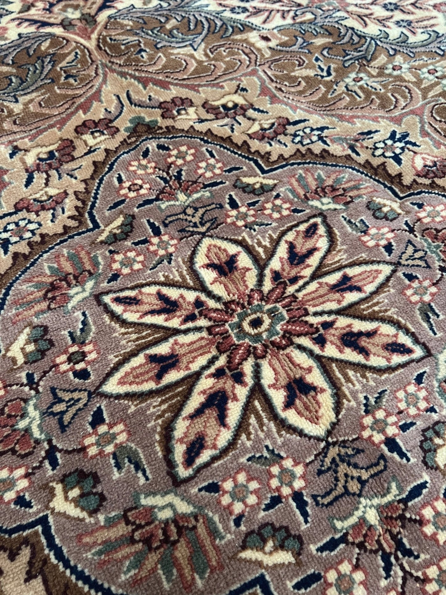 Kayseri handmade wool Turkish Rug shop San Francisco Bay area. Large Oriental Rug for Living Room, bedroom, dining, office