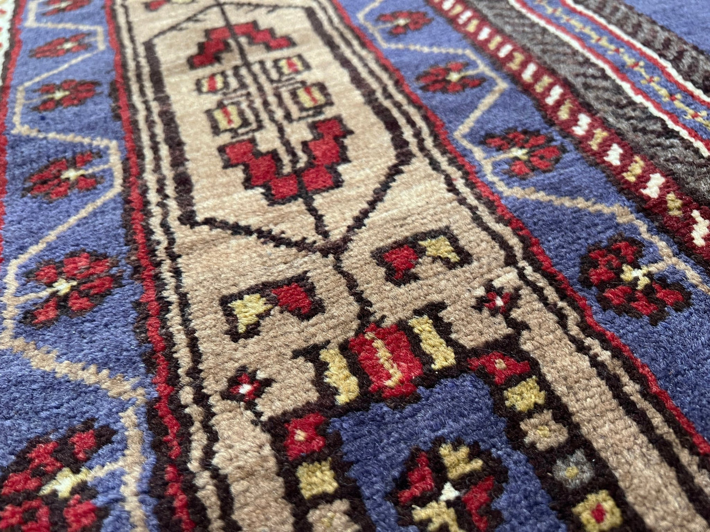 taspinar turkish rug. Vintage rug shop san francisco bay area. Buy oriental rug online free shipping USA and Canada.