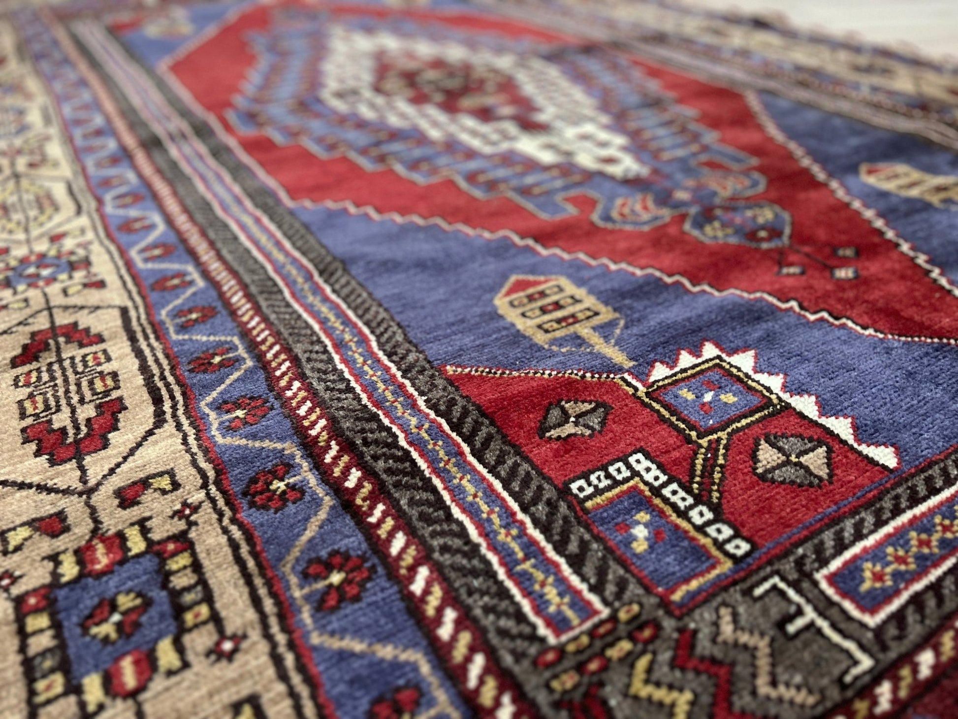 taspinar turkish rug. Vintage rug shop san francisco bay area. Buy oriental rug online free shipping USA and Canada.