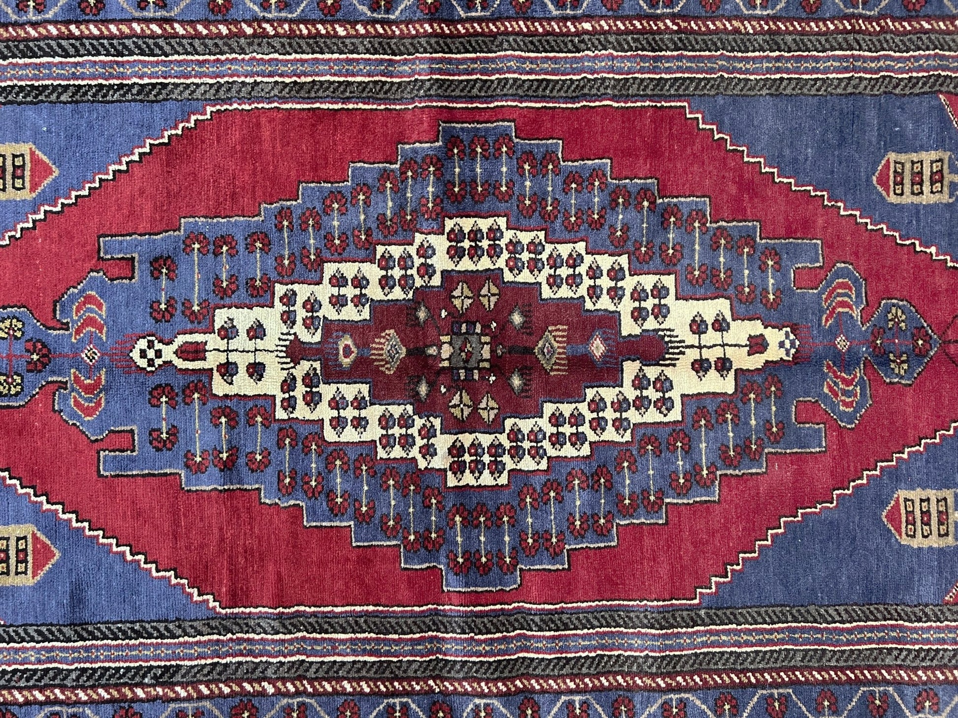 taspinar turkish rug. Vintage rug shop san francisco bay area. Buy oriental rug online free shipping USA and Canada.