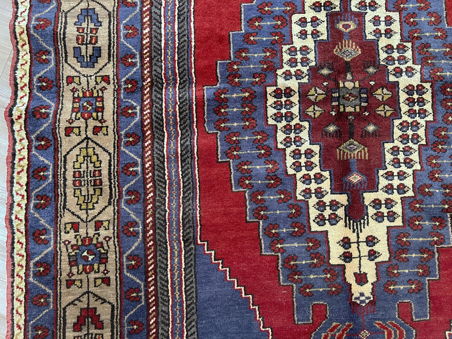 taspinar turkish rug. Vintage rug shop san francisco bay area. Buy oriental rug online free shipping USA and Canada.