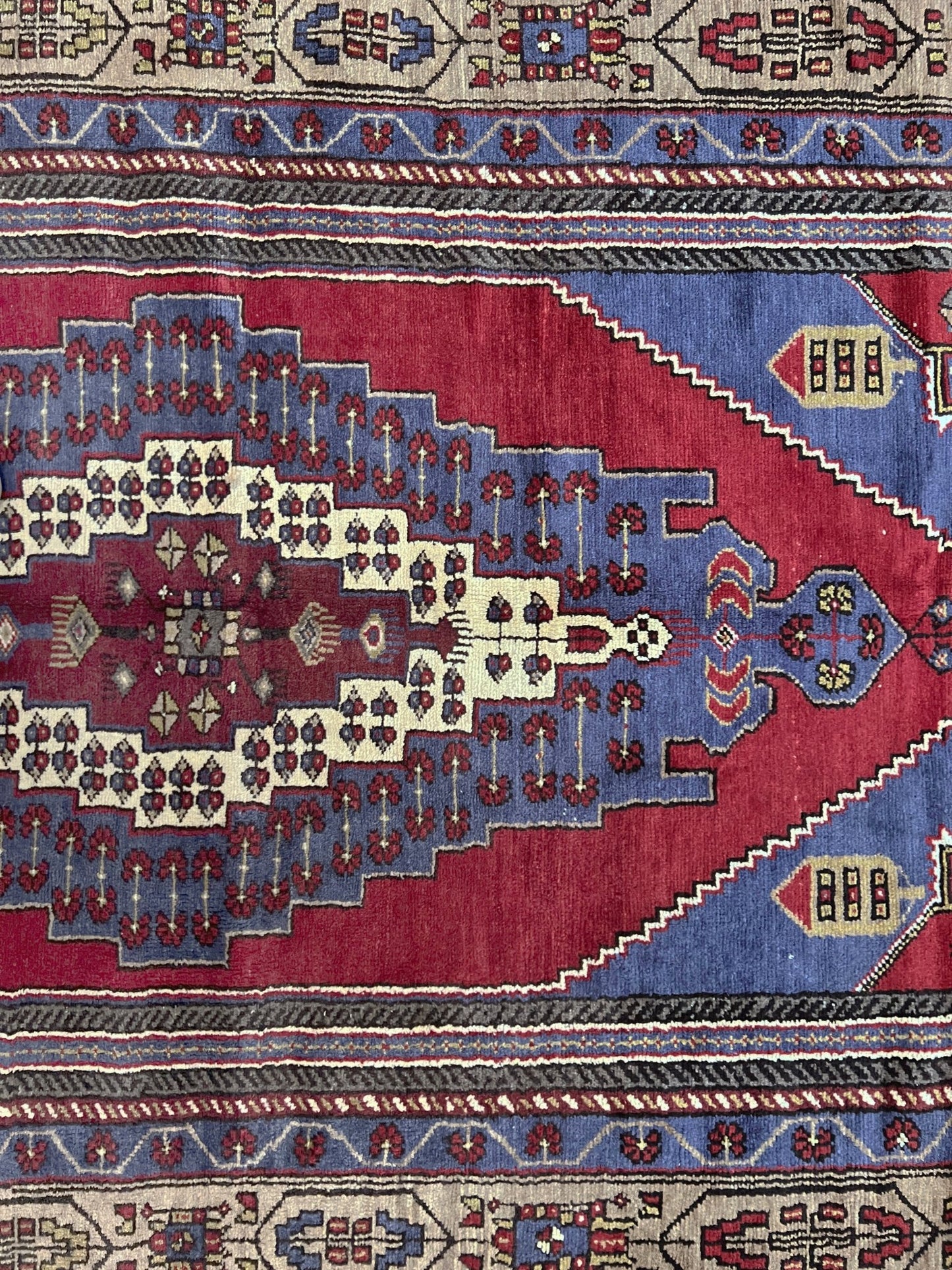 taspinar turkish rug. Vintage rug shop san francisco bay area. Buy oriental rug online free shipping USA and Canada.