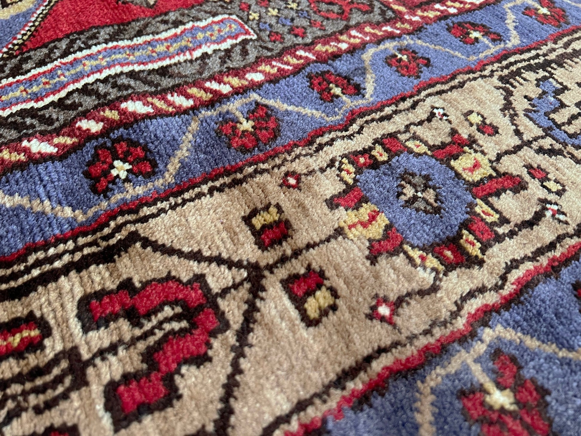 taspinar turkish rug. Vintage rug shop san francisco bay area. Buy oriental rug online free shipping USA and Canada.