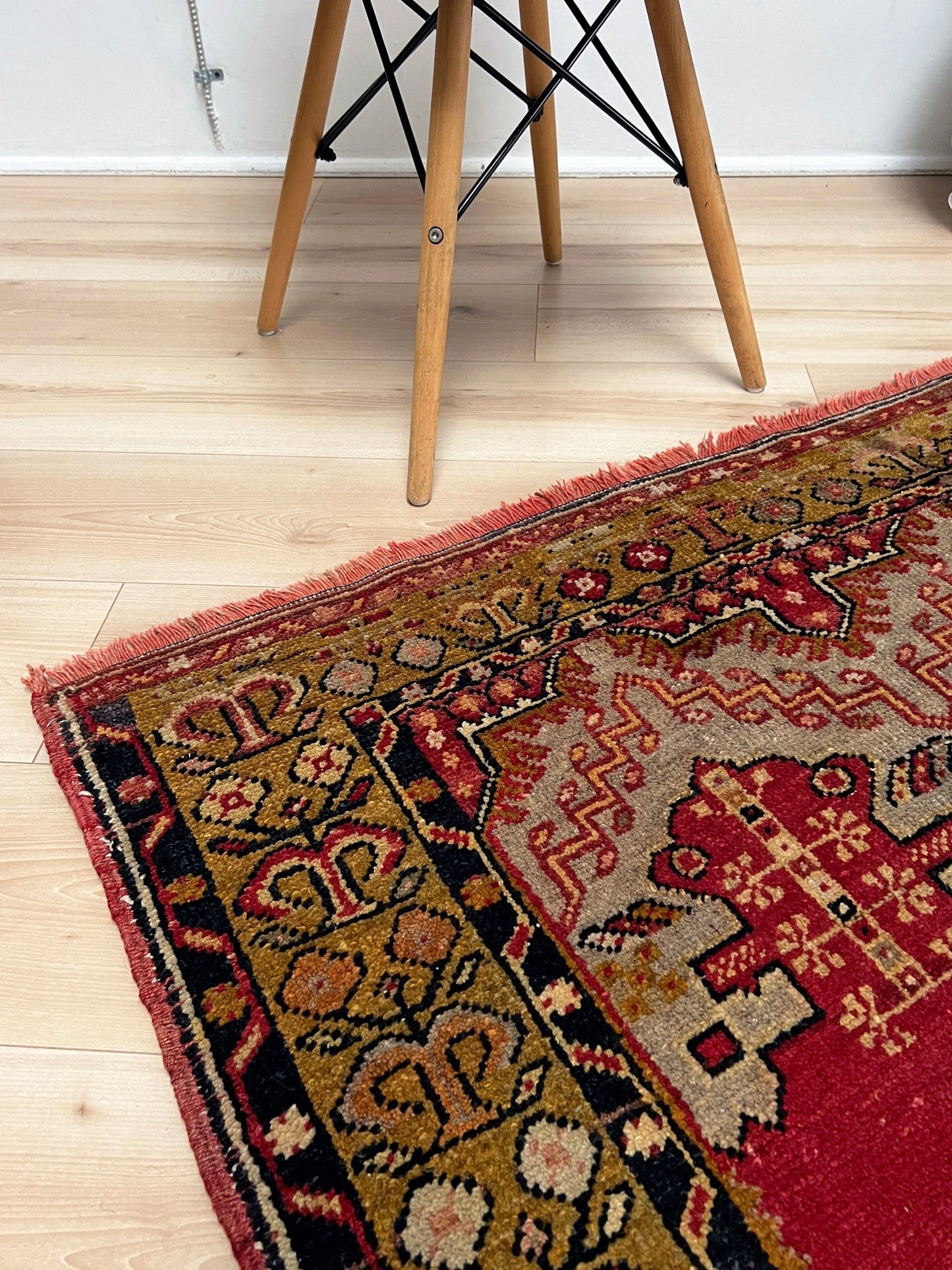 Maden vintage small turkish rug shop san francisco bay area. 3x5 handmade wool rug. Buy handmade rug online free shipping