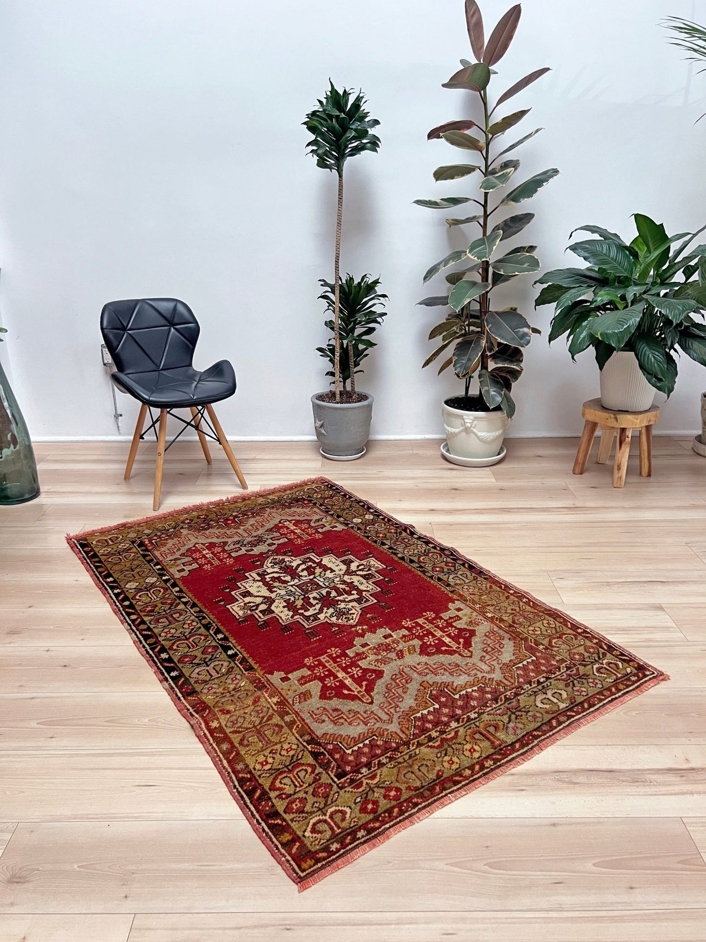 Maden vintage small turkish rug shop san francisco bay area. 3x5 handmade wool rug. Buy handmade rug online free shipping