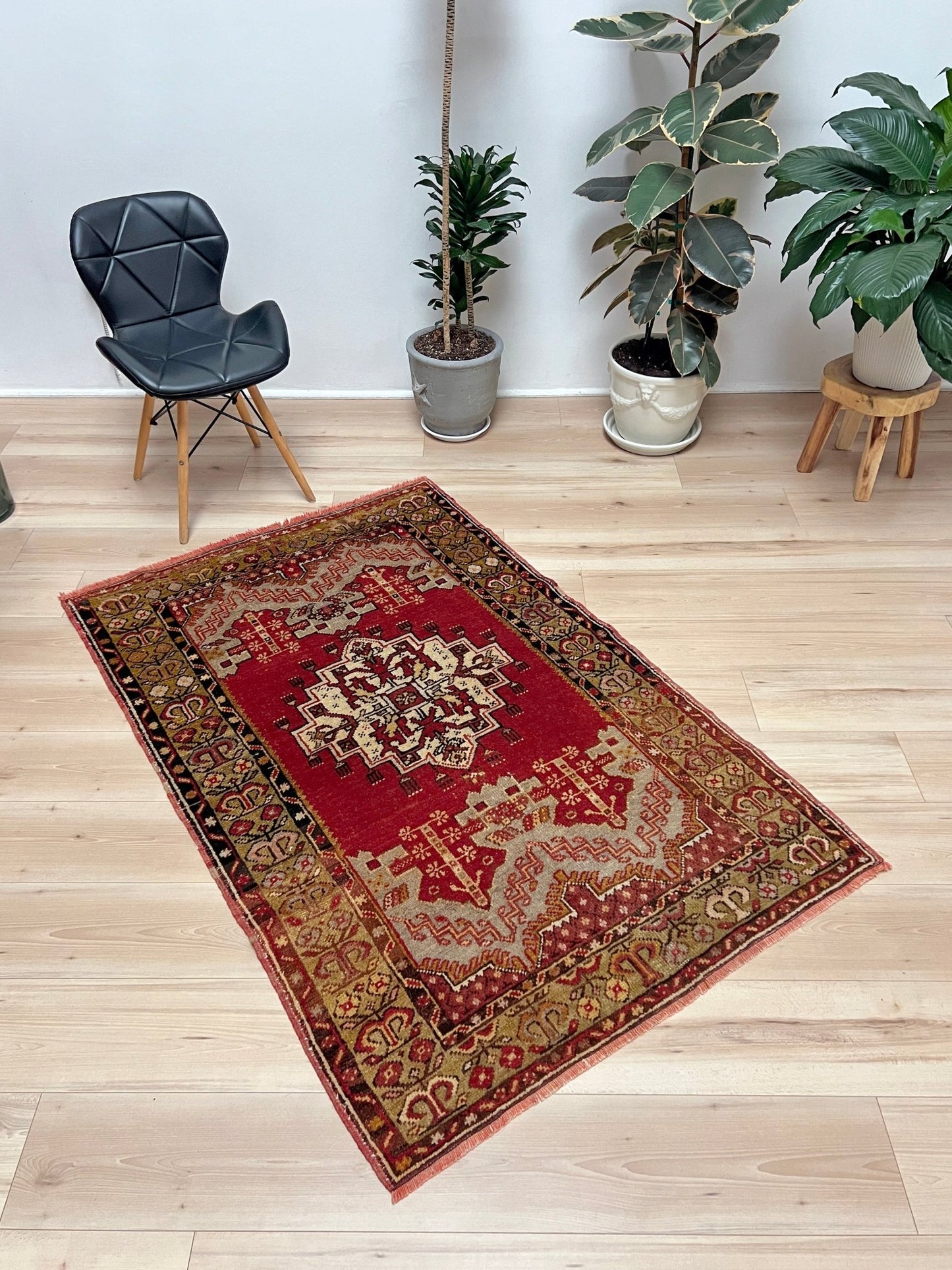 Maden vintage small turkish rug shop san francisco bay area. 3x5 handmade wool rug. Buy handmade rug online free shipping