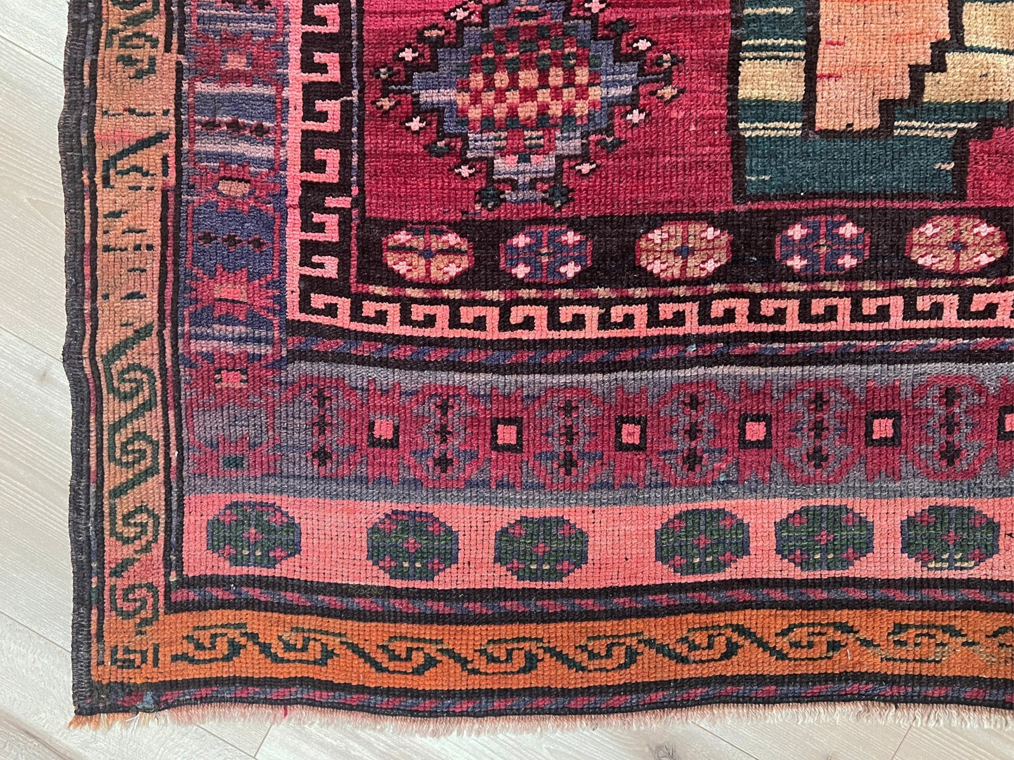 Vintage caucasian handmade rug. 5x7 scatter wool rug Oriental rug shop san francisco bay area. Buy vintage rug online