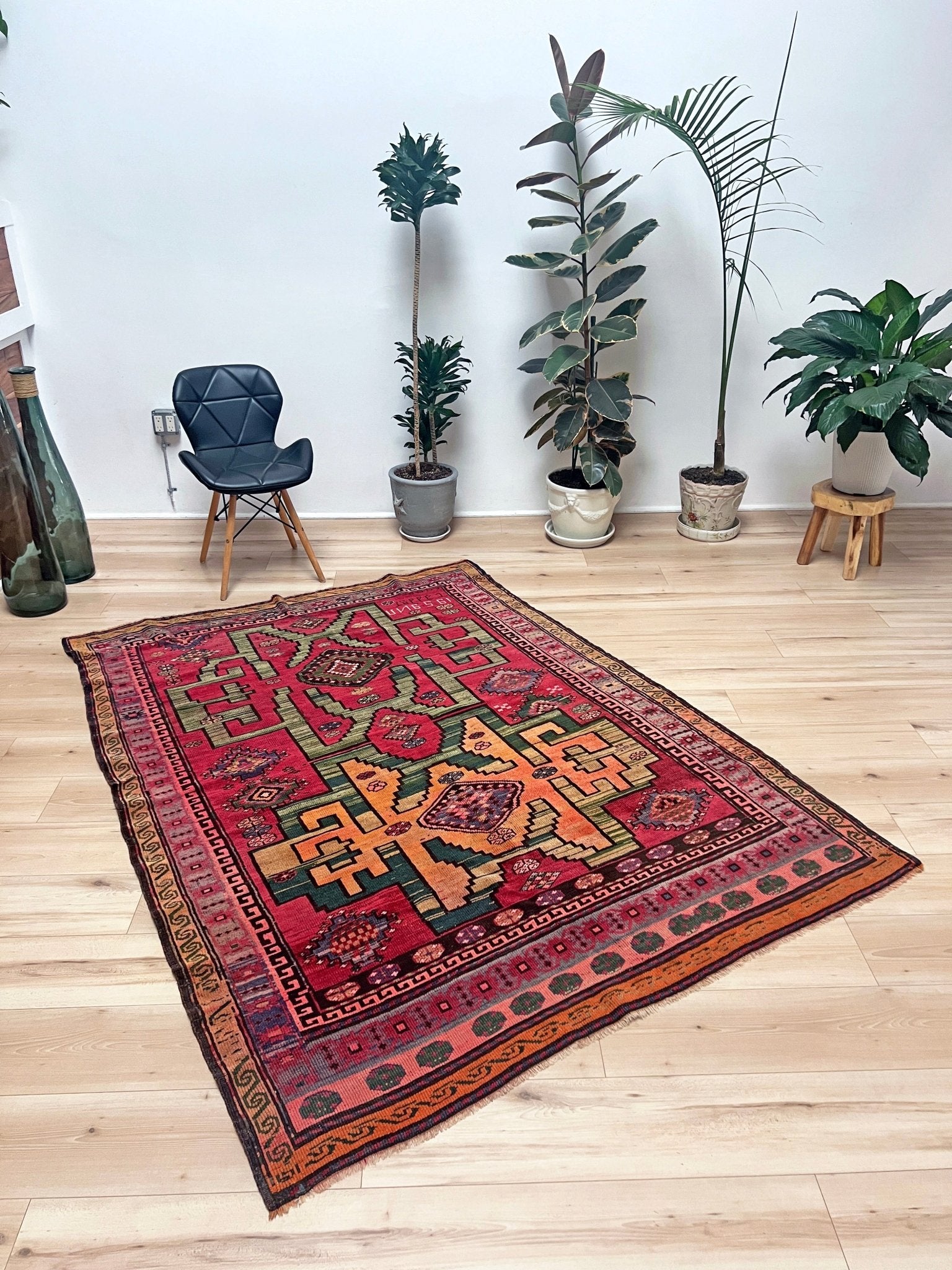 Vintage caucasian handmade rug. 5x7 scatter wool rug Oriental rug shop san francisco bay area. Buy vintage rug online