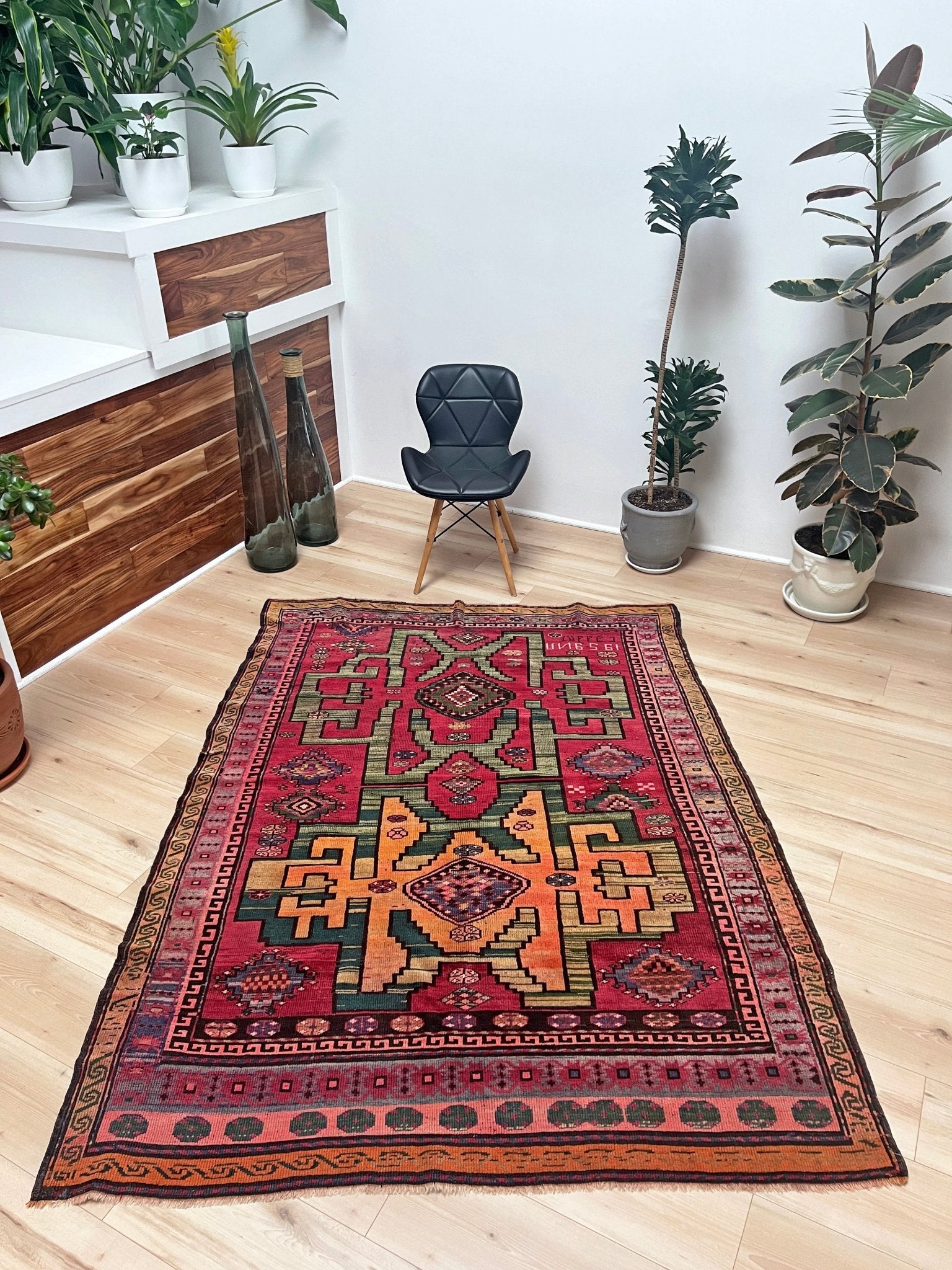 Vintage caucasian handmade rug. 5x7 scatter wool rug Oriental rug shop san francisco bay area. Buy vintage rug online