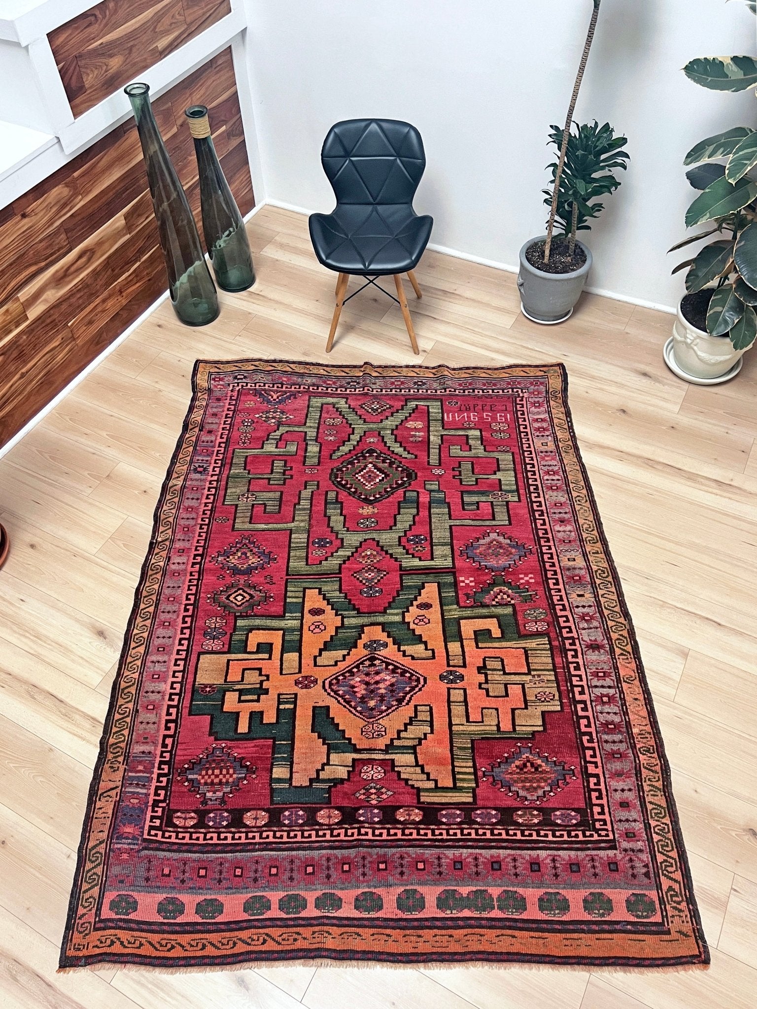 Vintage caucasian handmade rug. 5x7 scatter wool rug Oriental rug shop san francisco bay area. Buy vintage rug online