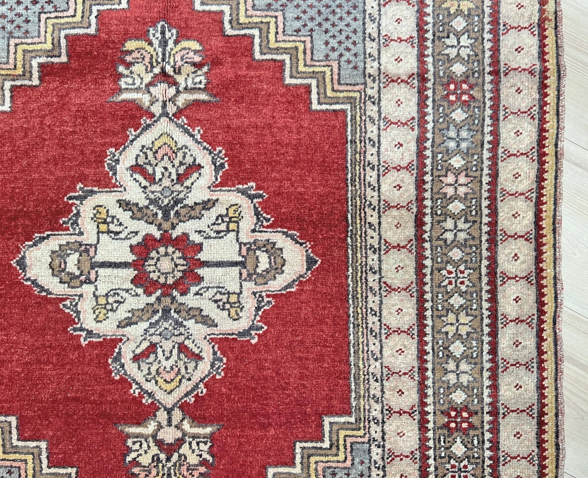 Kirsehir handmade wool vintage turkish rug shop san francisco bay area. Buy handmade rug online free shipping USA Canada.