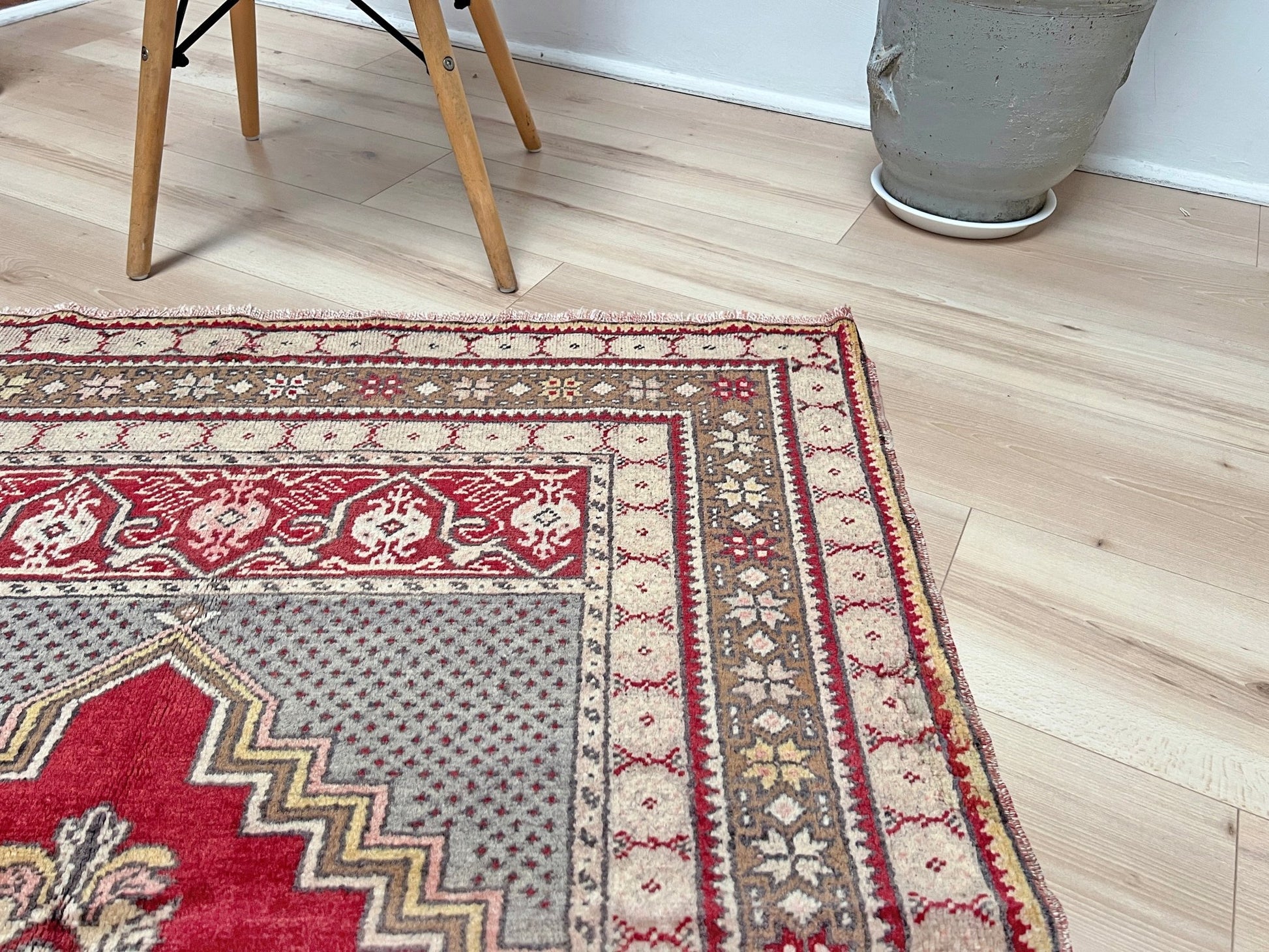 Kirsehir handmade wool vintage turkish rug shop san francisco bay area. Buy handmade rug online free shipping USA Canada.