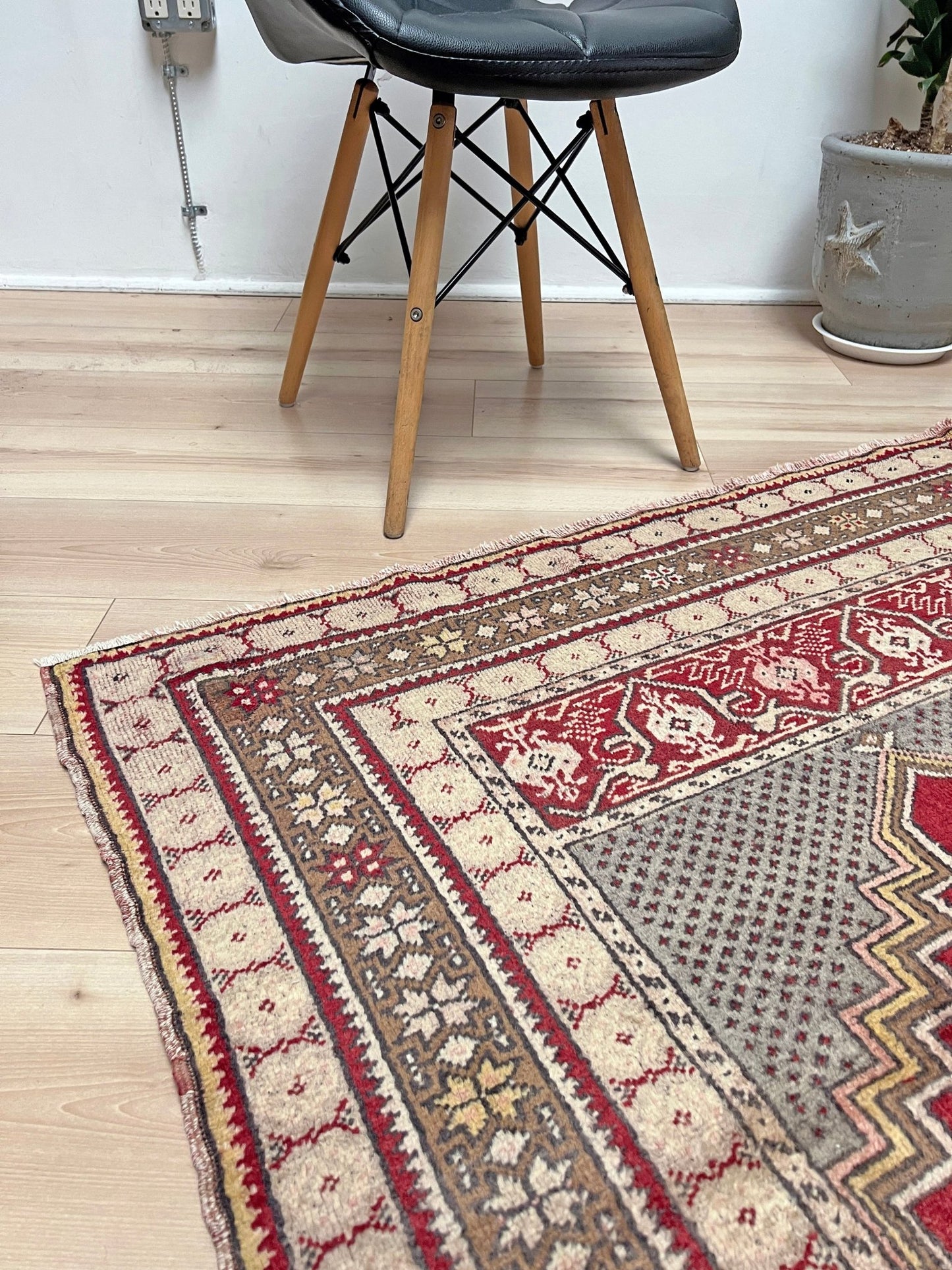 Kirsehir handmade wool vintage turkish rug shop san francisco bay area. Buy handmade rug online free shipping USA Canada.