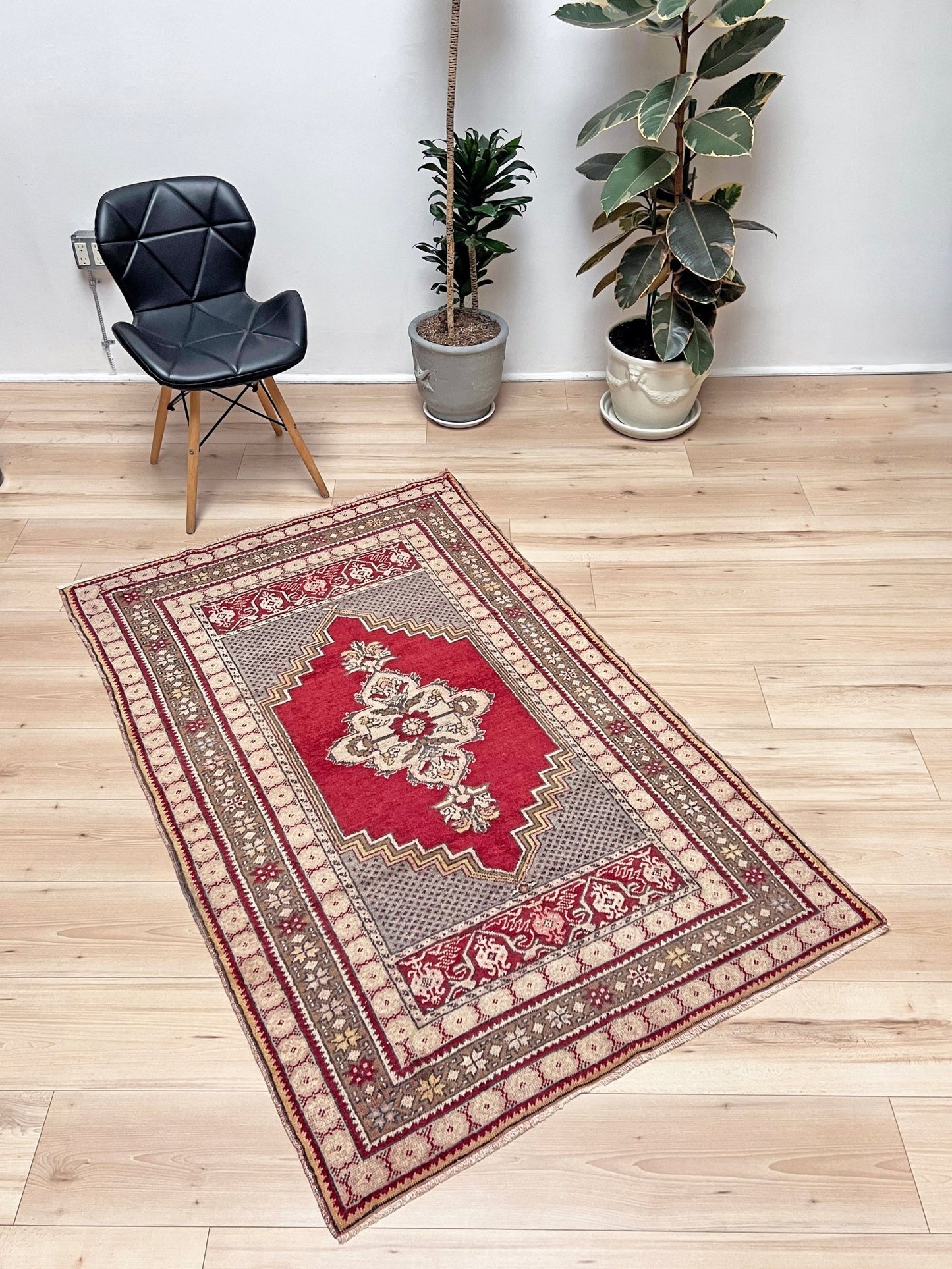 Kirsehir handmade wool vintage turkish rug shop san francisco bay area. Buy handmade rug online free shipping USA Canada.