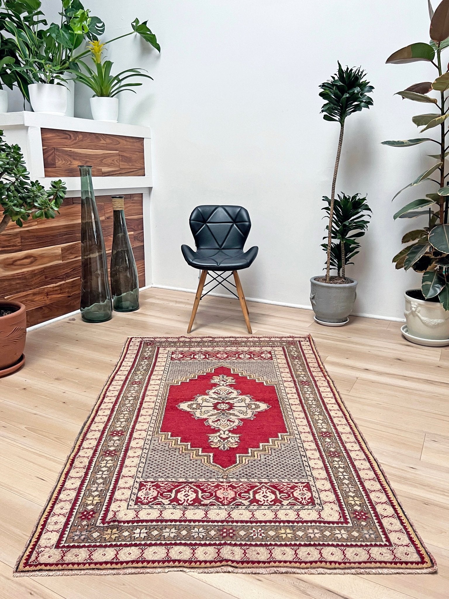 Kirsehir handmade wool vintage turkish rug shop san francisco bay area. Buy handmade rug online free shipping USA Canada.