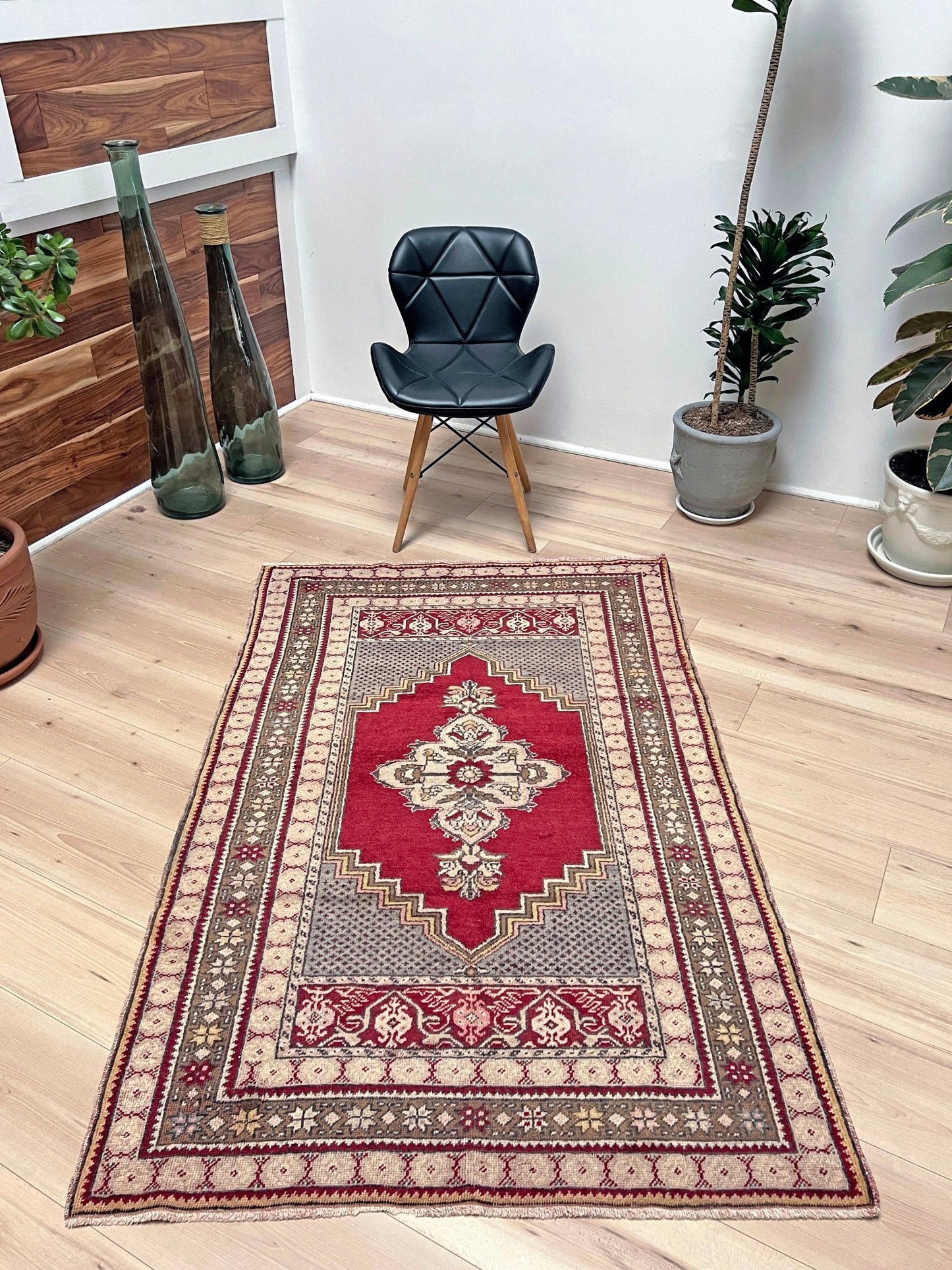 Kirsehir handmade wool vintage turkish rug shop san francisco bay area. Buy handmade rug online free shipping USA Canada.