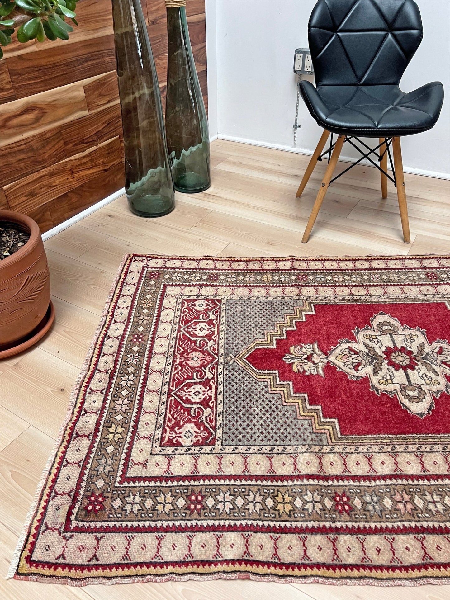 Kirsehir handmade wool vintage turkish rug shop san francisco bay area. Buy handmade rug online free shipping USA Canada.