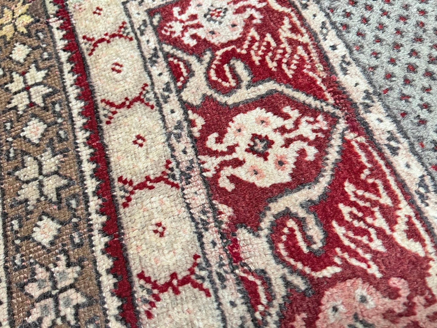 Kirsehir handmade wool vintage turkish rug shop san francisco bay area. Buy handmade rug online free shipping USA Canada.