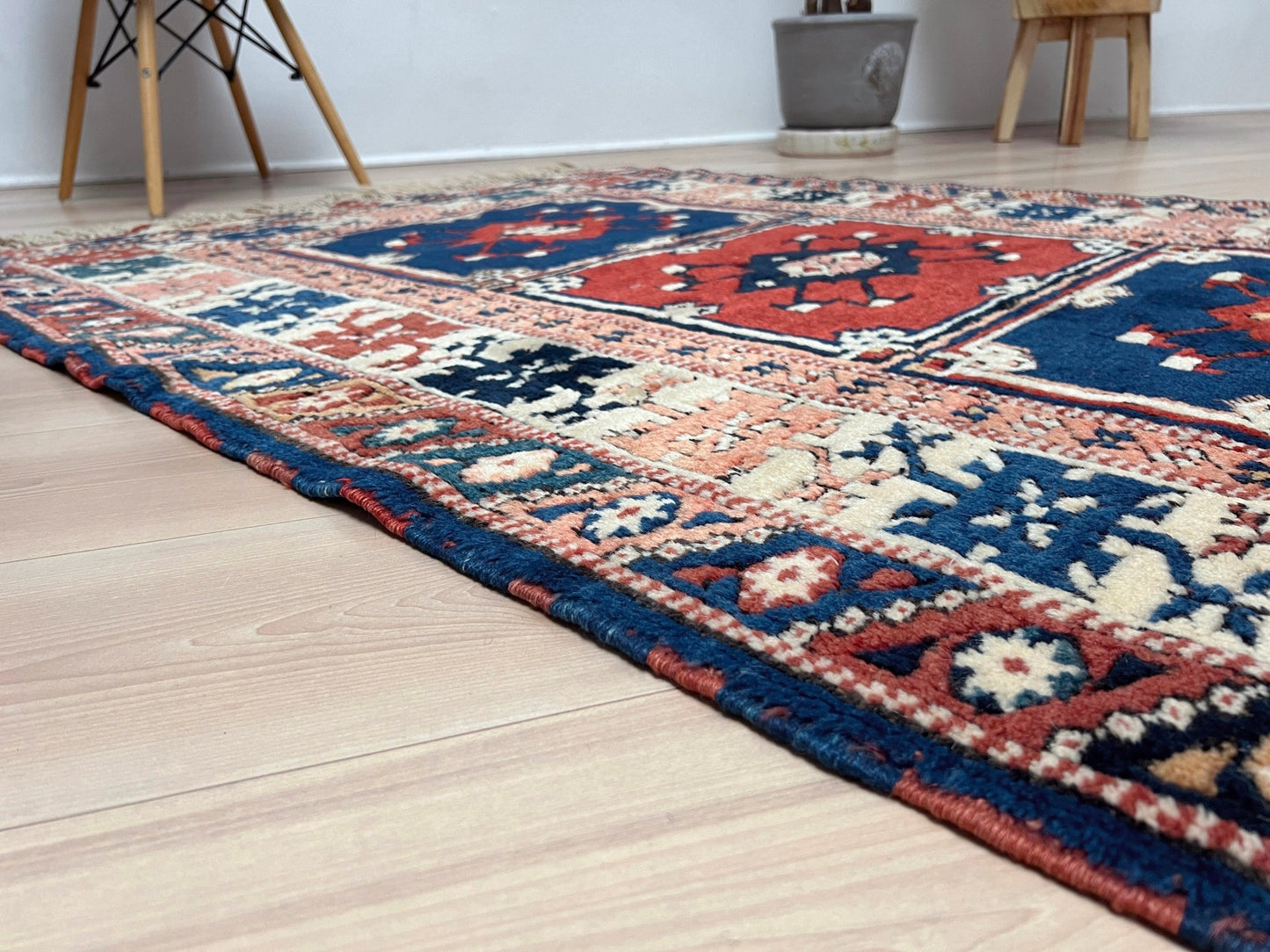 Yuntdag vintage turkish rug. 4x6 wool rug Soft handmade rug. Turkish rug shop san francisco bay area. Buy oriental rug online