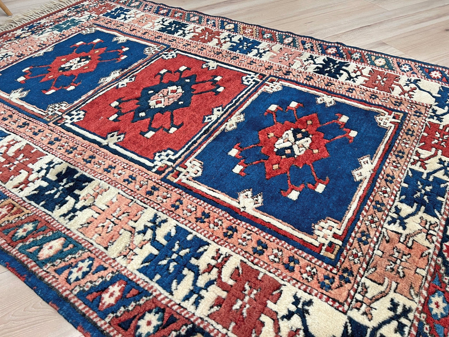 Yuntdag vintage turkish rug. 4x6 wool rug Soft handmade rug. Turkish rug shop san francisco bay area. Buy oriental rug online