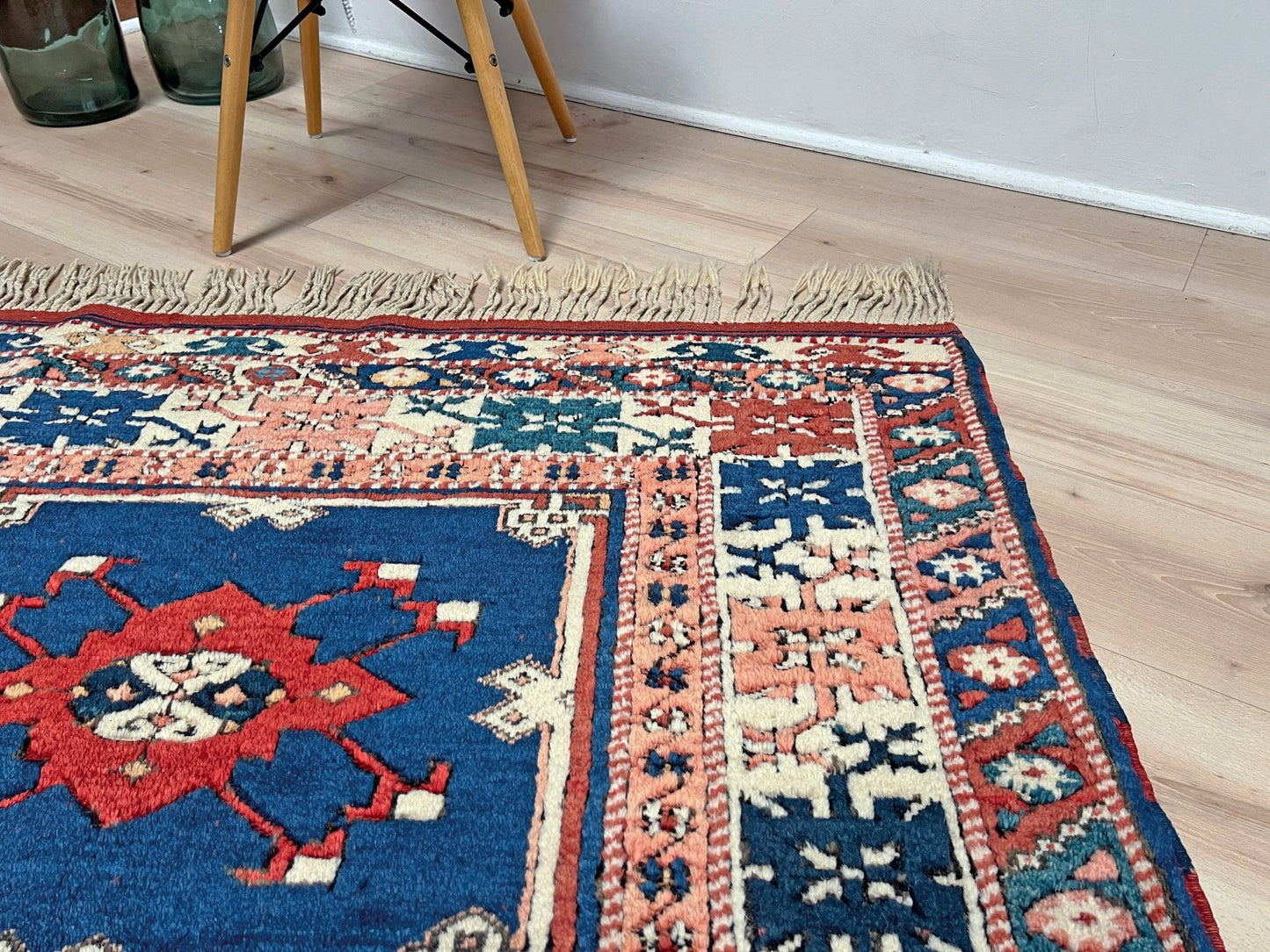 Yuntdag vintage turkish rug. 4x6 wool rug Soft handmade rug. Turkish rug shop san francisco bay area. Buy oriental rug online